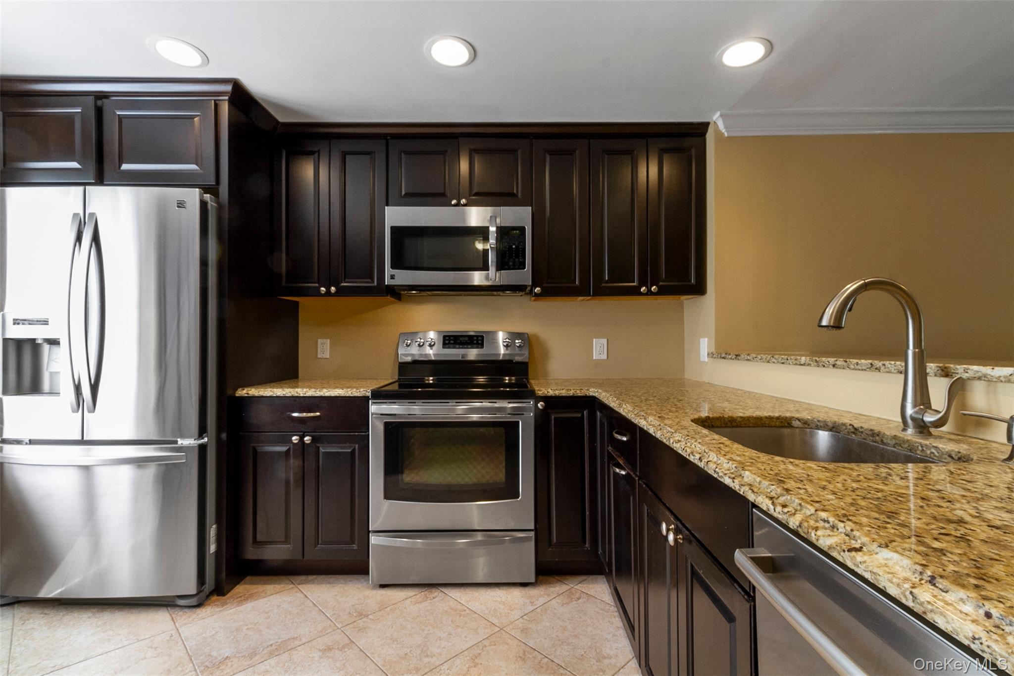 1001 Williamsburg Drive, Mahopac, NY 10541