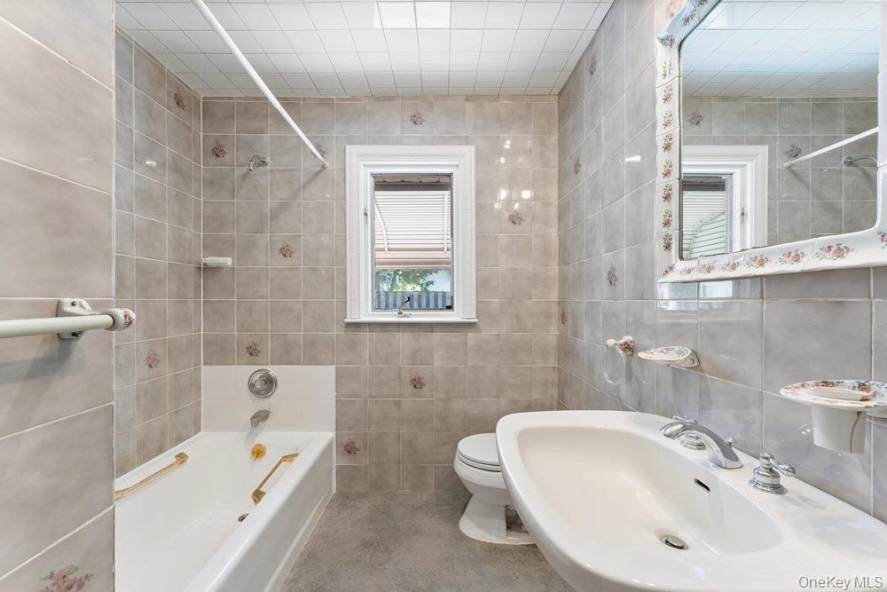 376 Hunnewell Avenue, Elmont, NY 11003