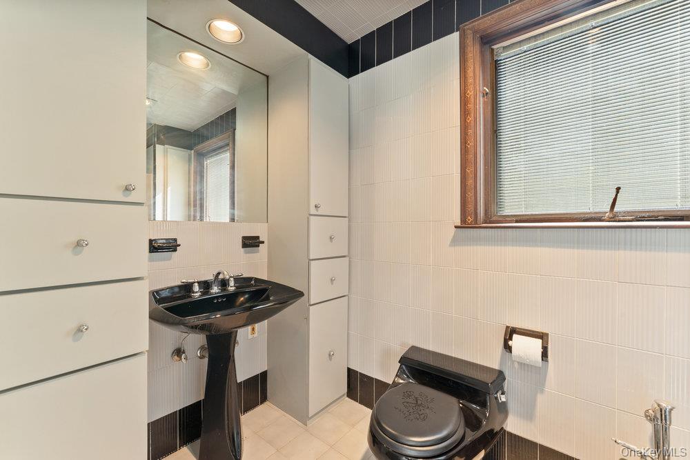 376 Hunnewell Avenue, Elmont, NY 11003