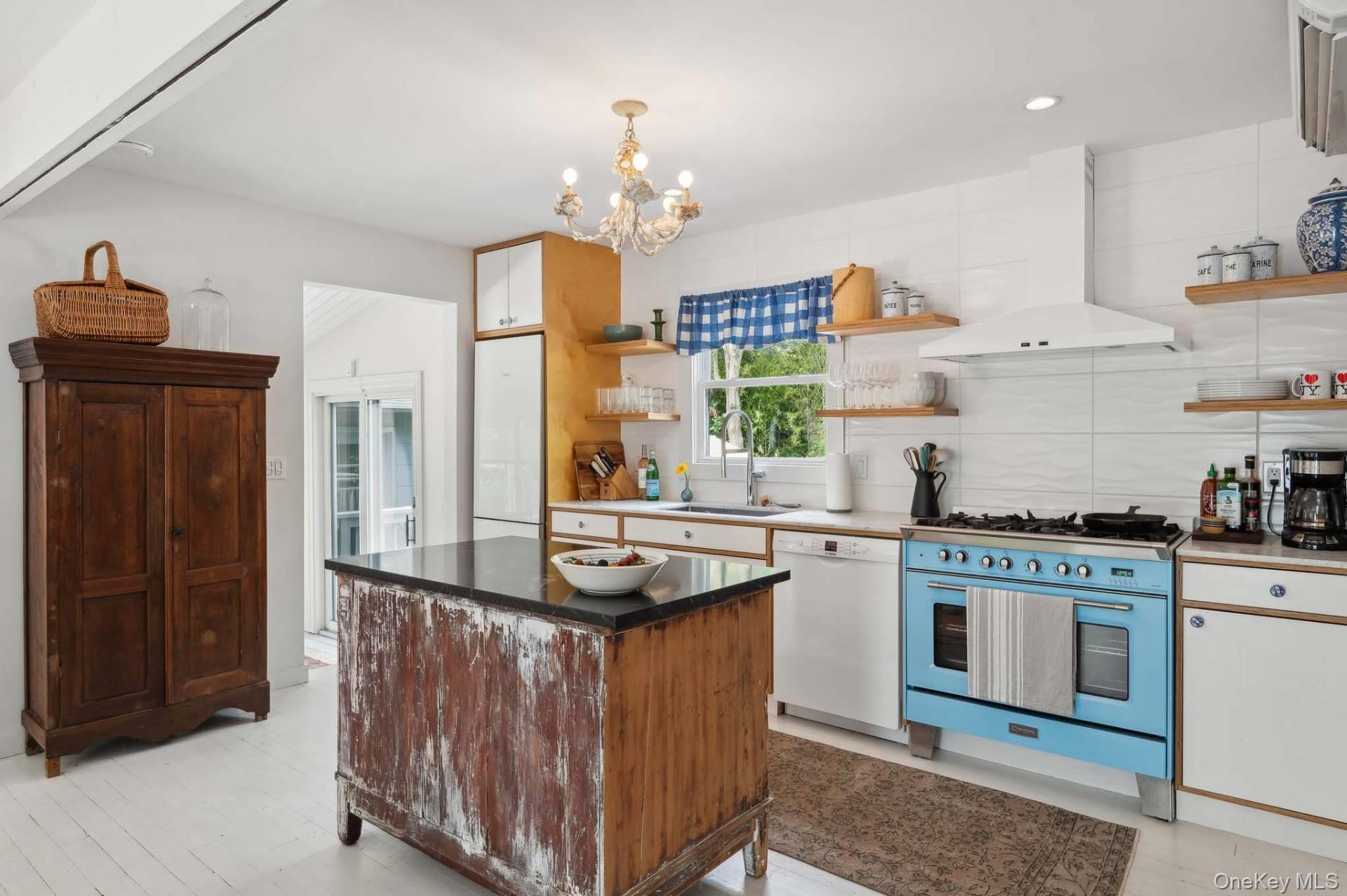 3 Holmes Lane, Hampton Bays, NY 11946