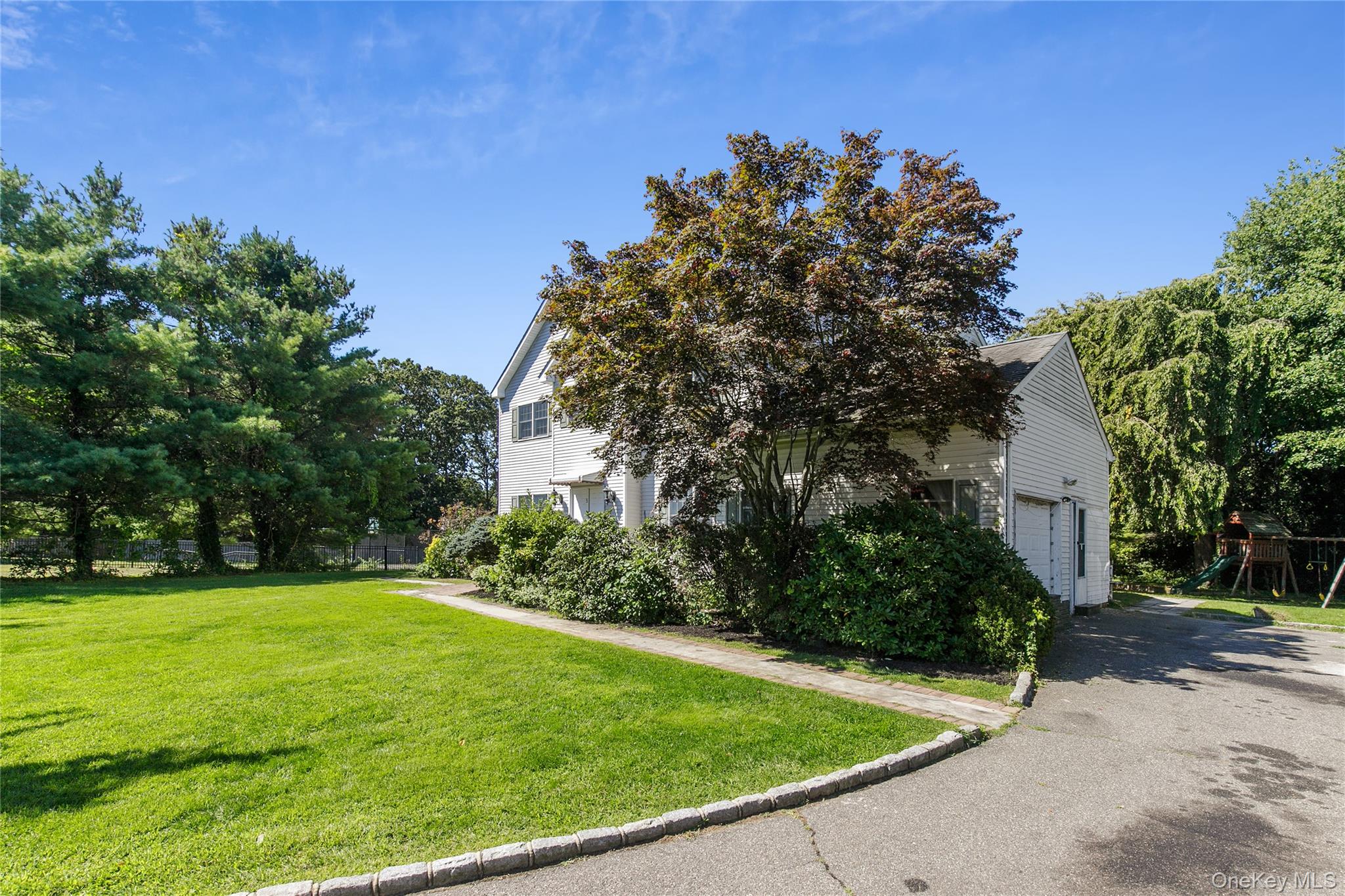 5 Naomi Court, Melville, NY 11747