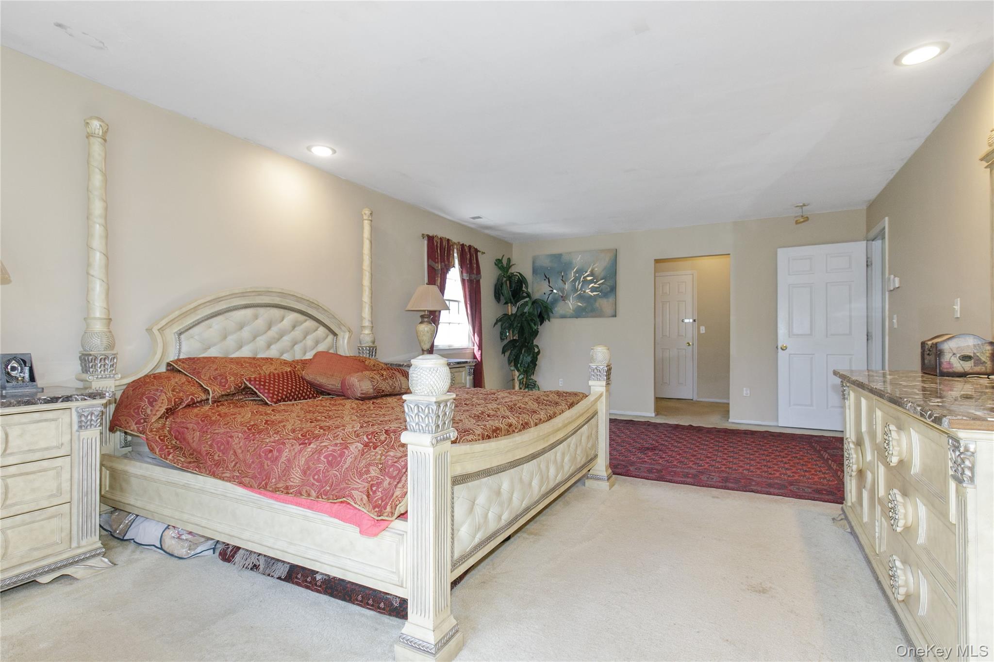 5 Naomi Court, Melville, NY 11747