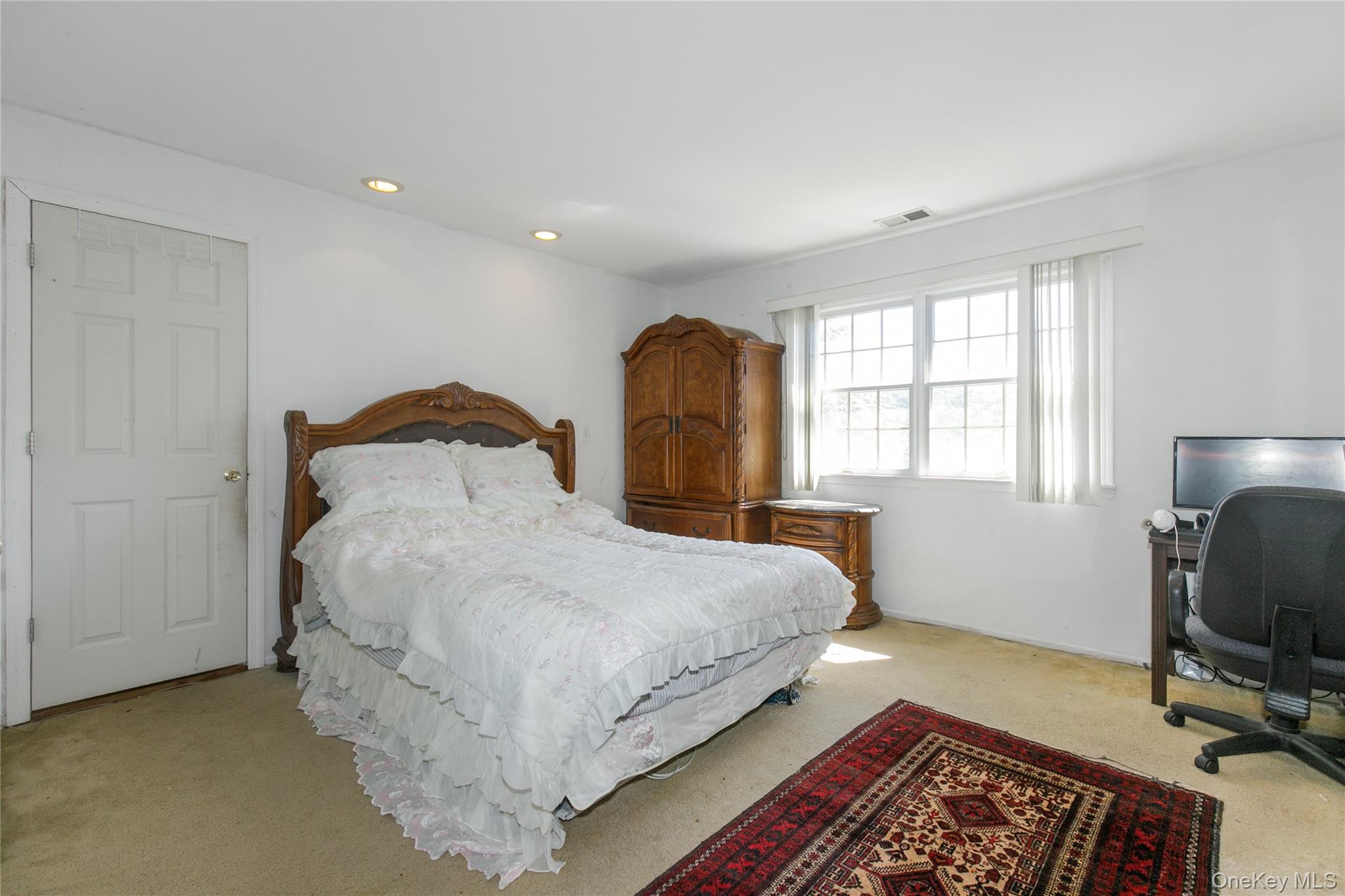 5 Naomi Court, Melville, NY 11747