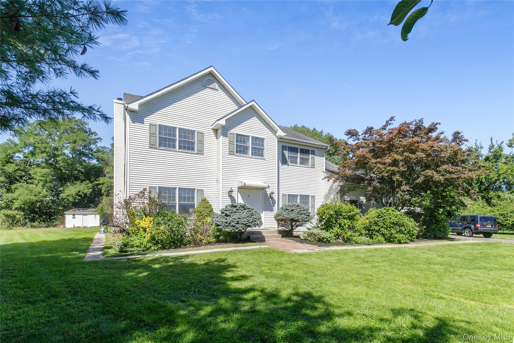 5 Naomi Court, Melville, NY 11747