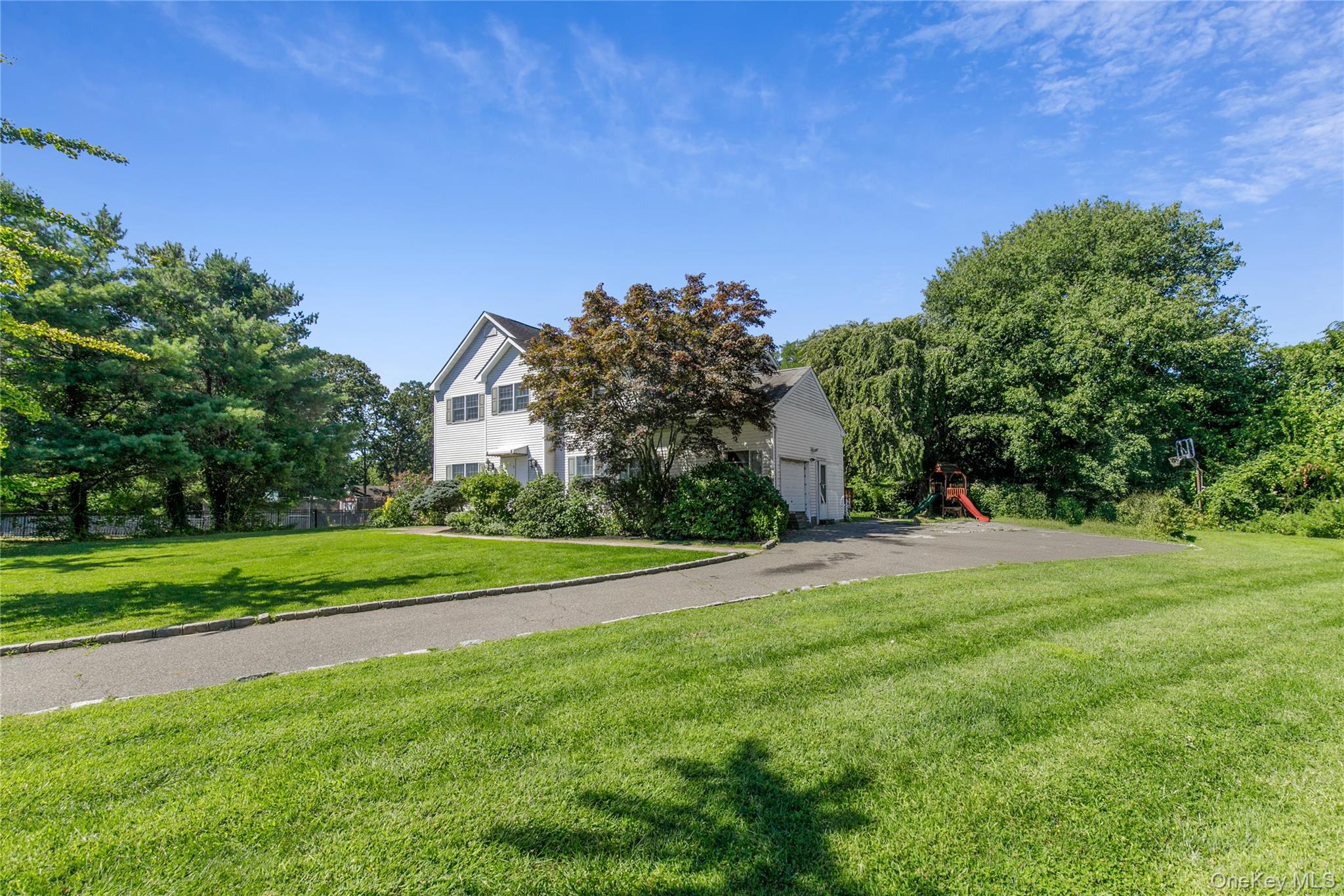 5 Naomi Court, Melville, NY 11747