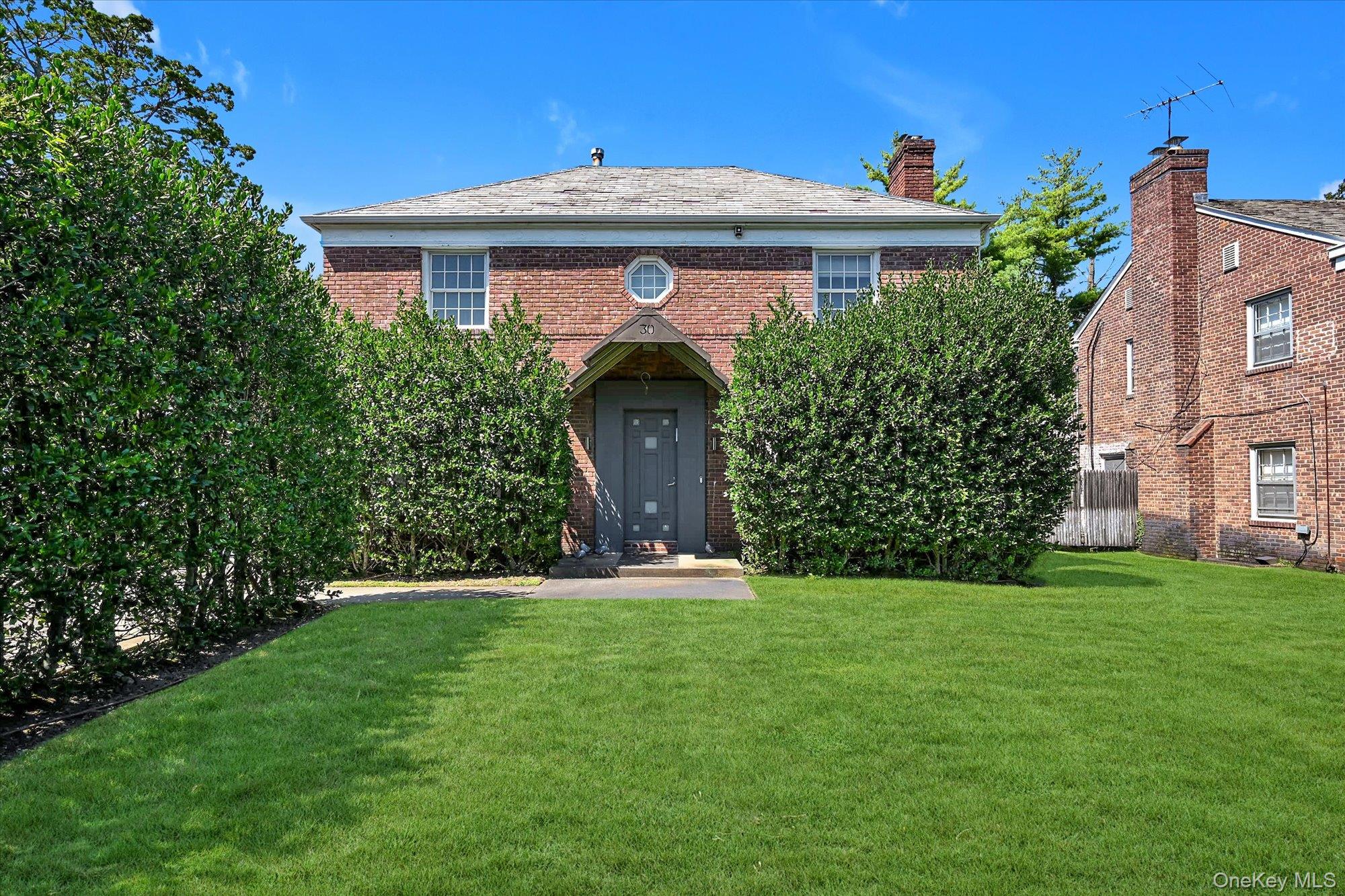 30 Beechwood Drive, Lawrence, NY 11559