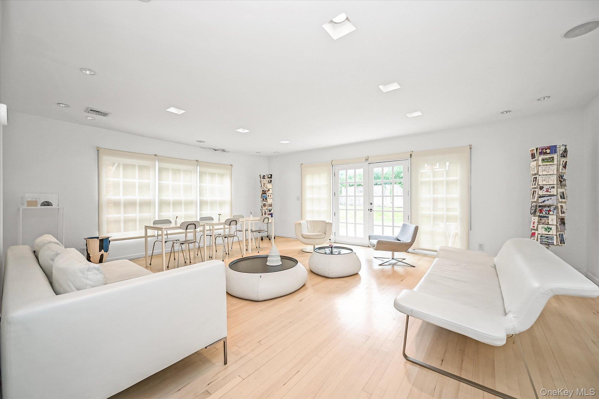 30 Beechwood Drive, Lawrence, NY 11559