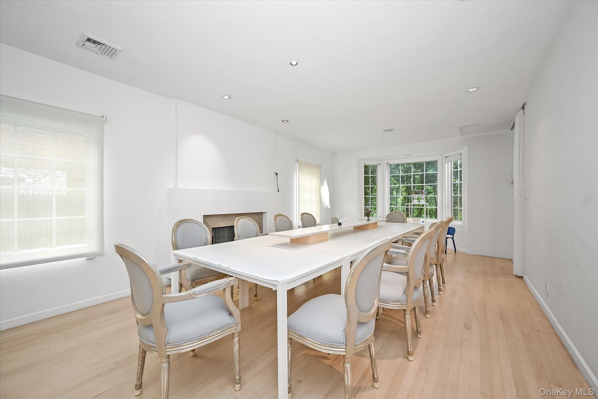 30 Beechwood Drive, Lawrence, NY 11559