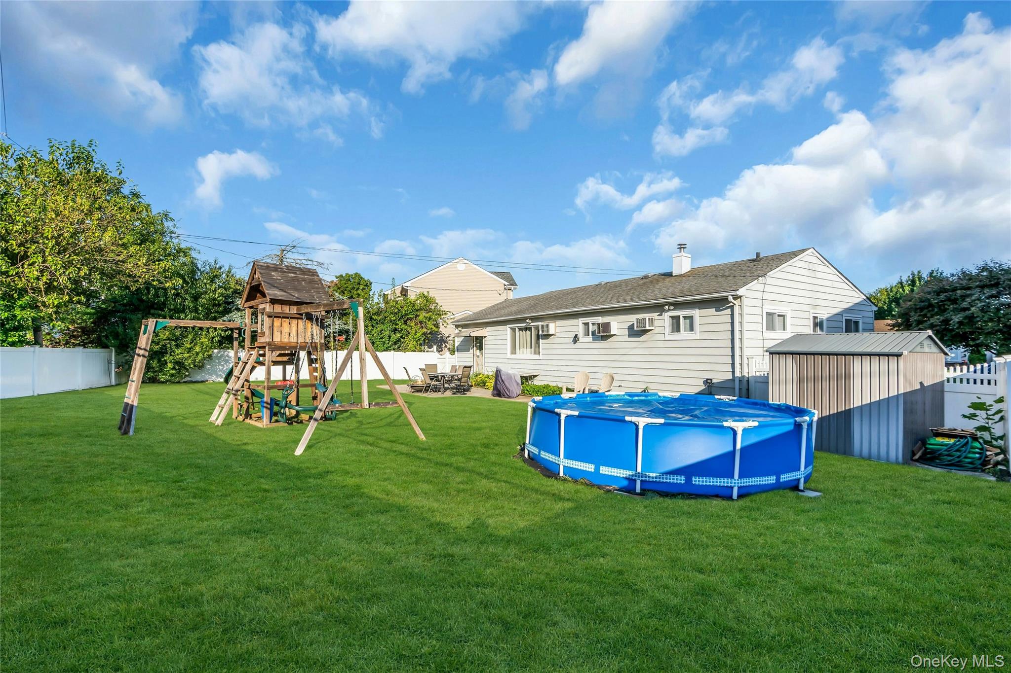 28 Lillian Lane, Plainview, NY 11803