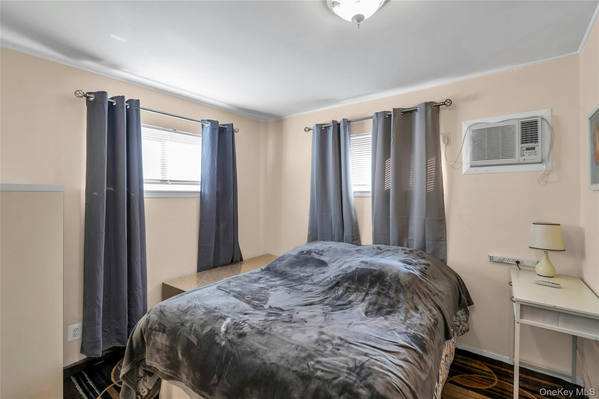 28 Lillian Lane, Plainview, NY 11803