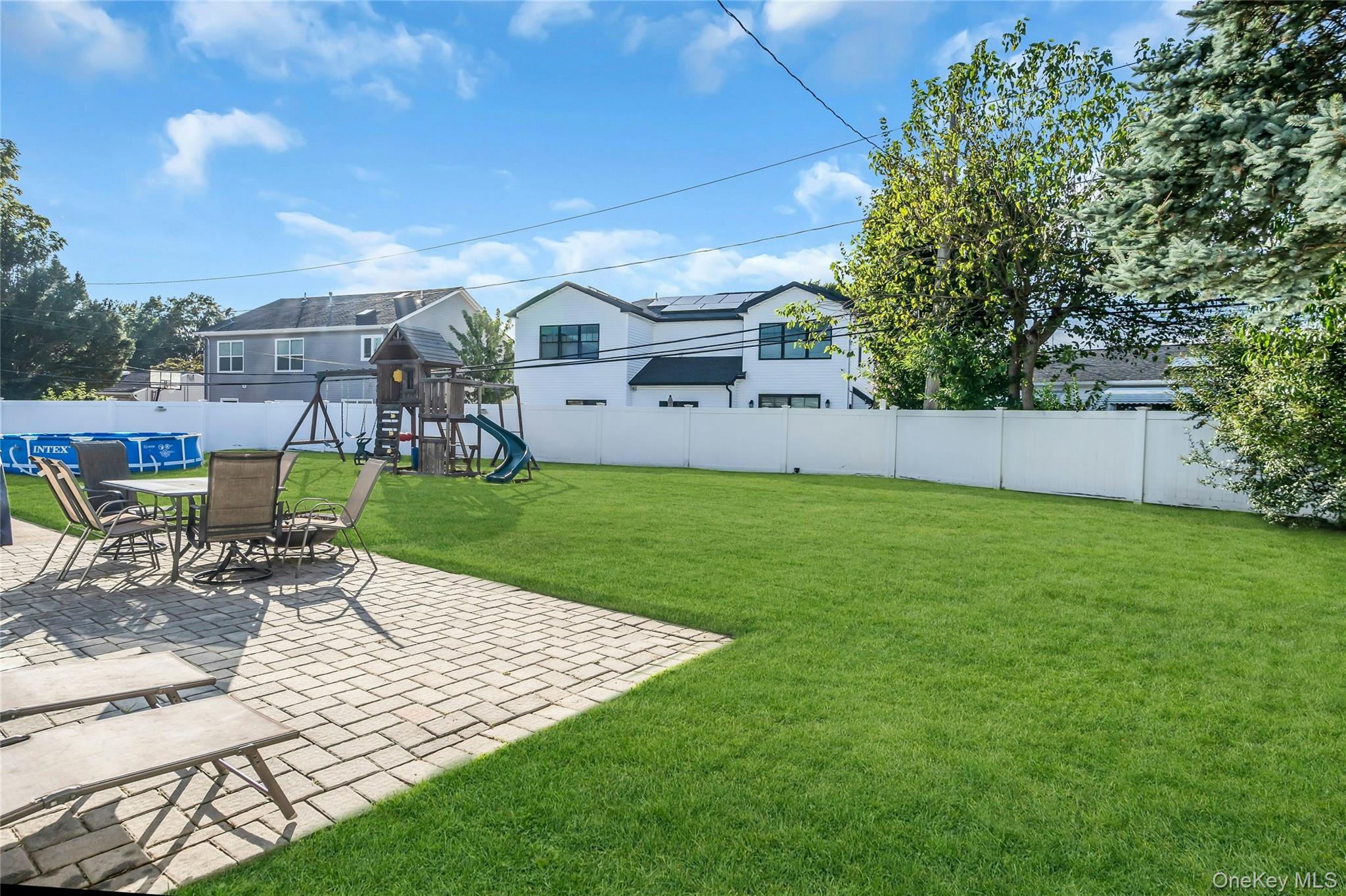 28 Lillian Lane, Plainview, NY 11803