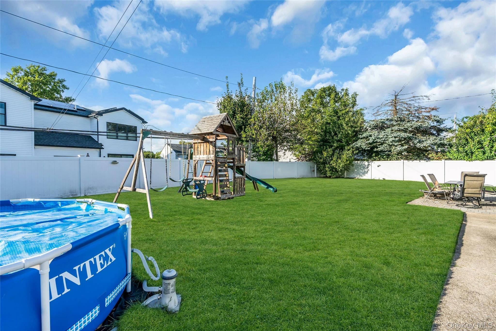 28 Lillian Lane, Plainview, NY 11803