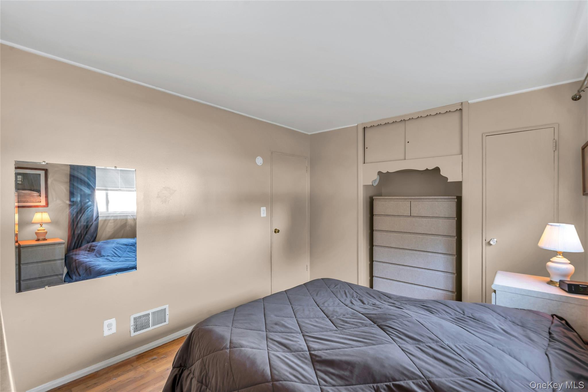 28 Lillian Lane, Plainview, NY 11803