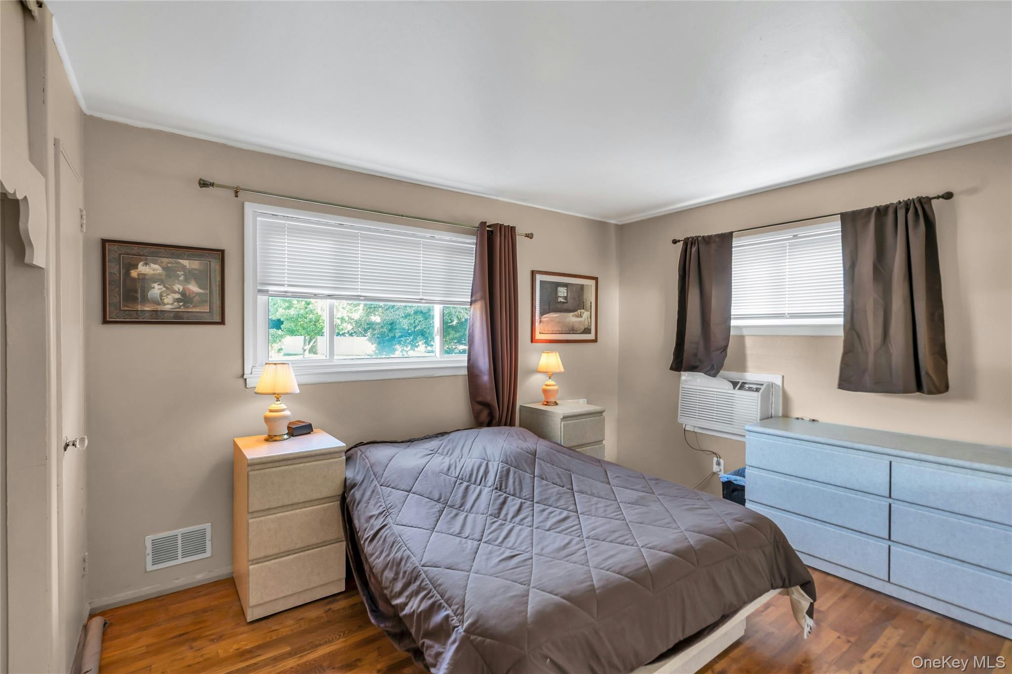 28 Lillian Lane, Plainview, NY 11803