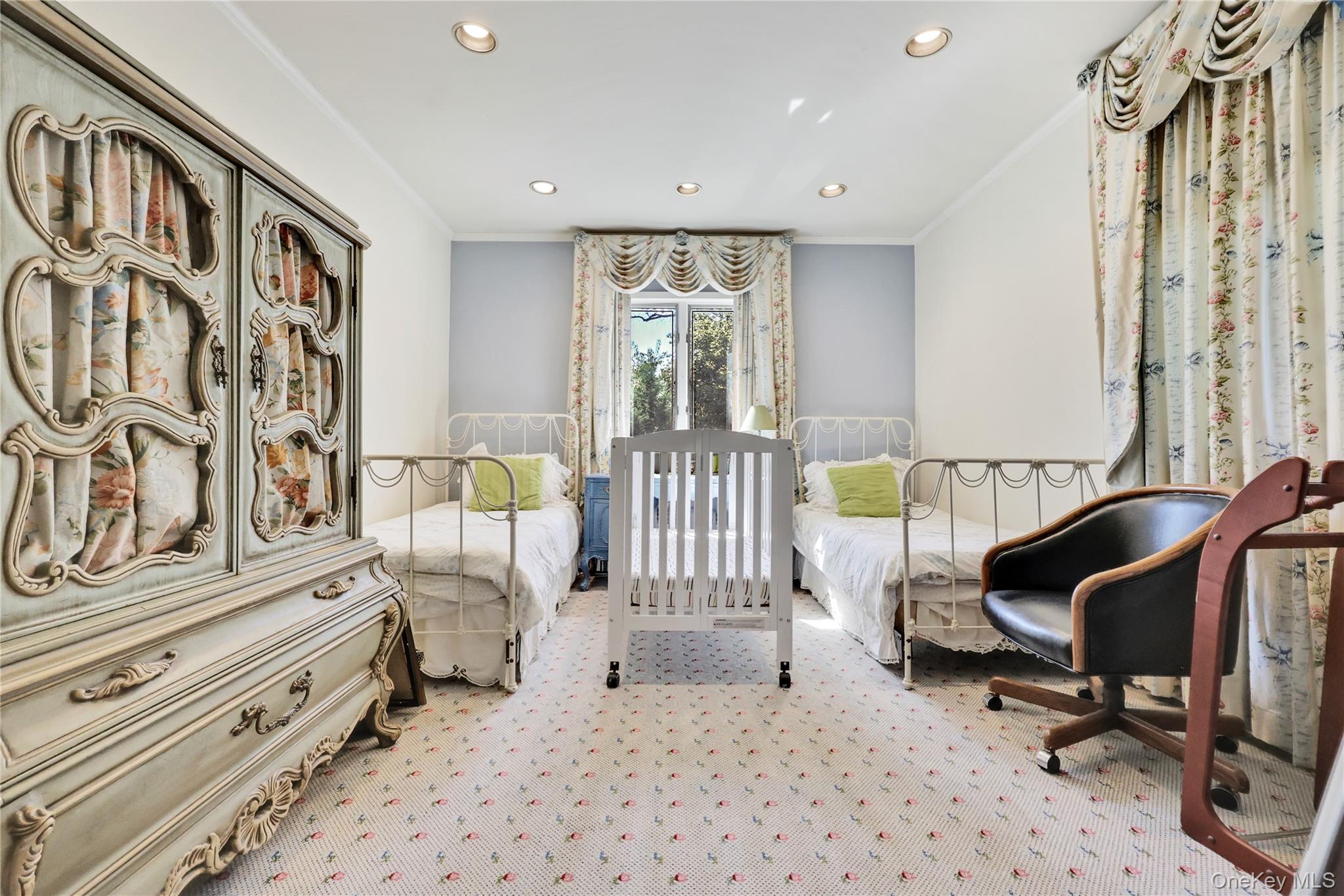 19 Margaret Avenue, Lawrence, NY 11559