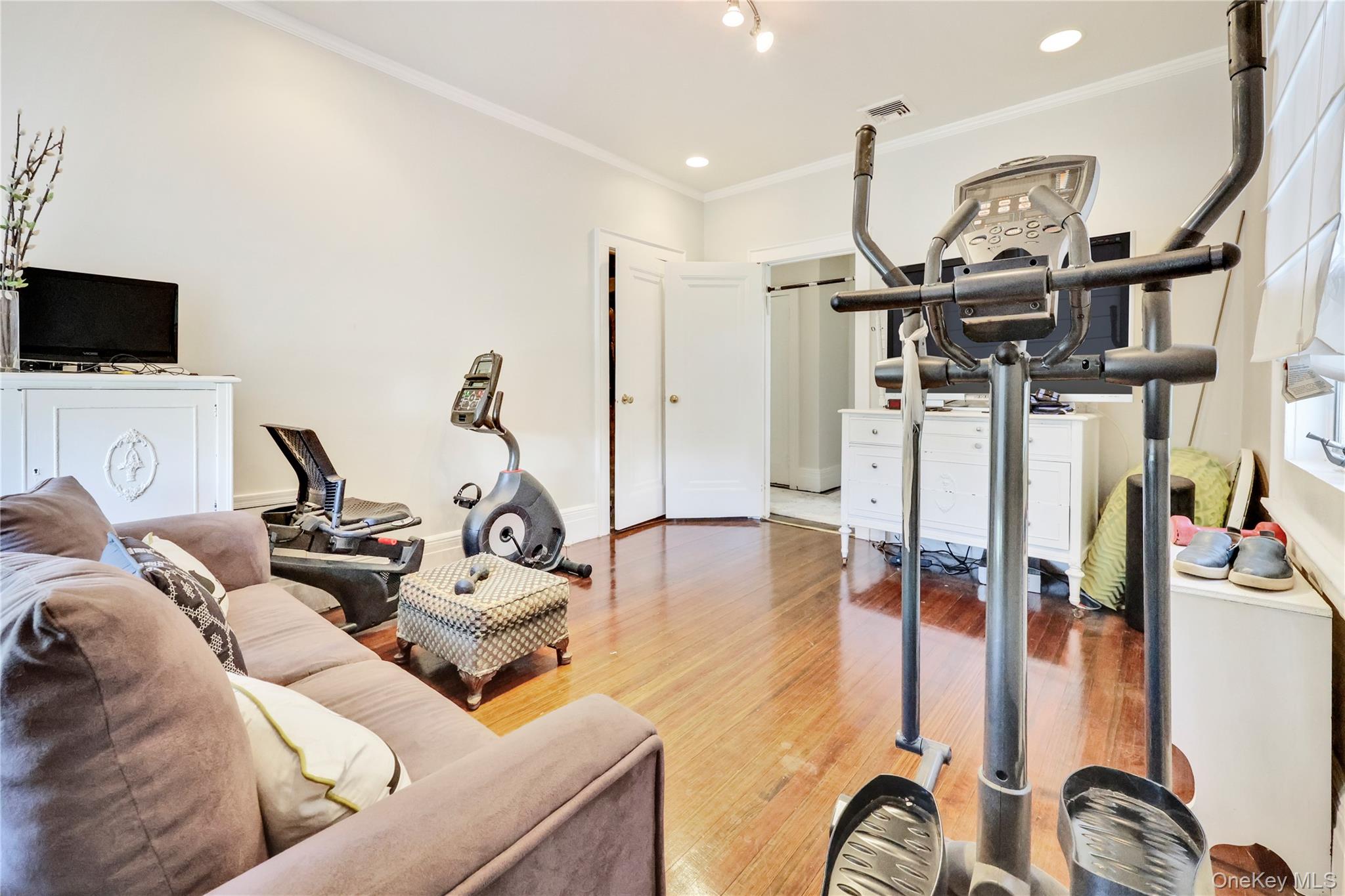 19 Margaret Avenue, Lawrence, NY 11559