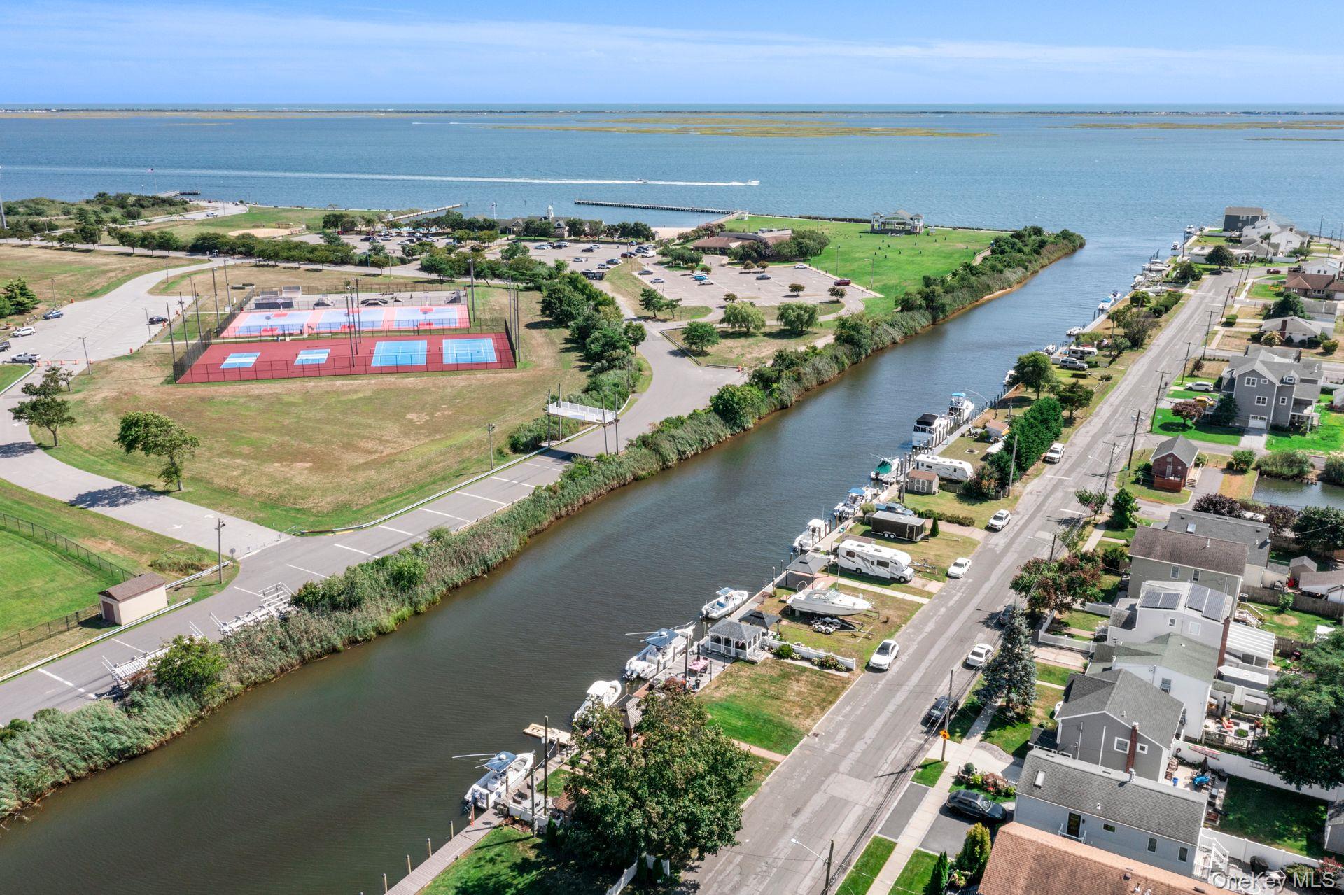 59 Western Concourse, Amity Harbor, NY 11701