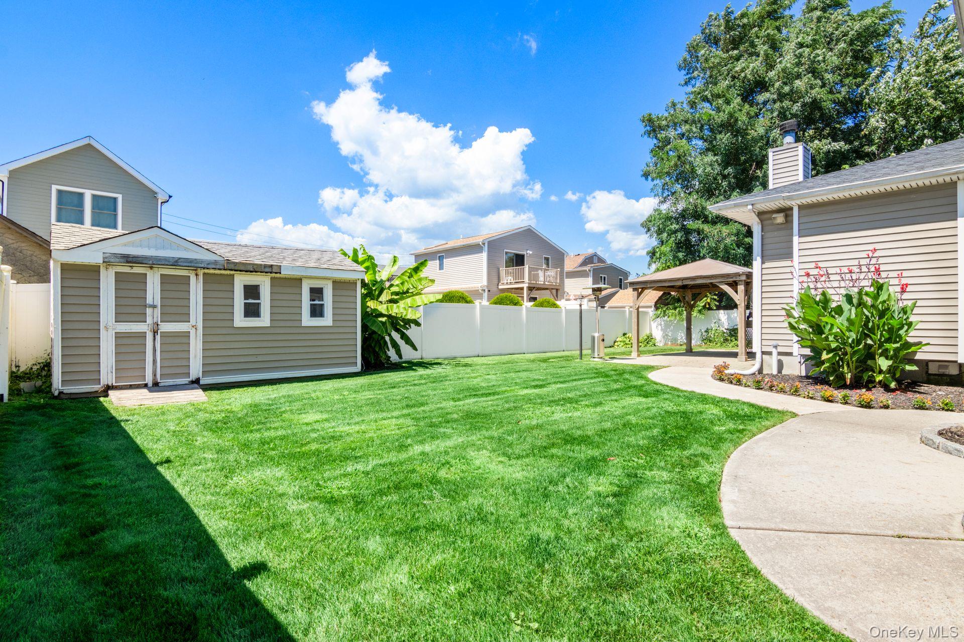 59 Western Concourse, Amity Harbor, NY 11701