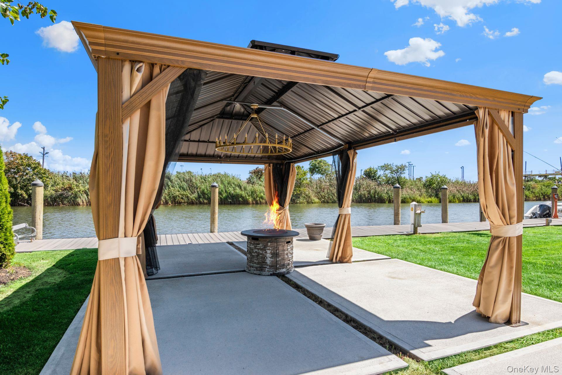 59 Western Concourse, Amity Harbor, NY 11701