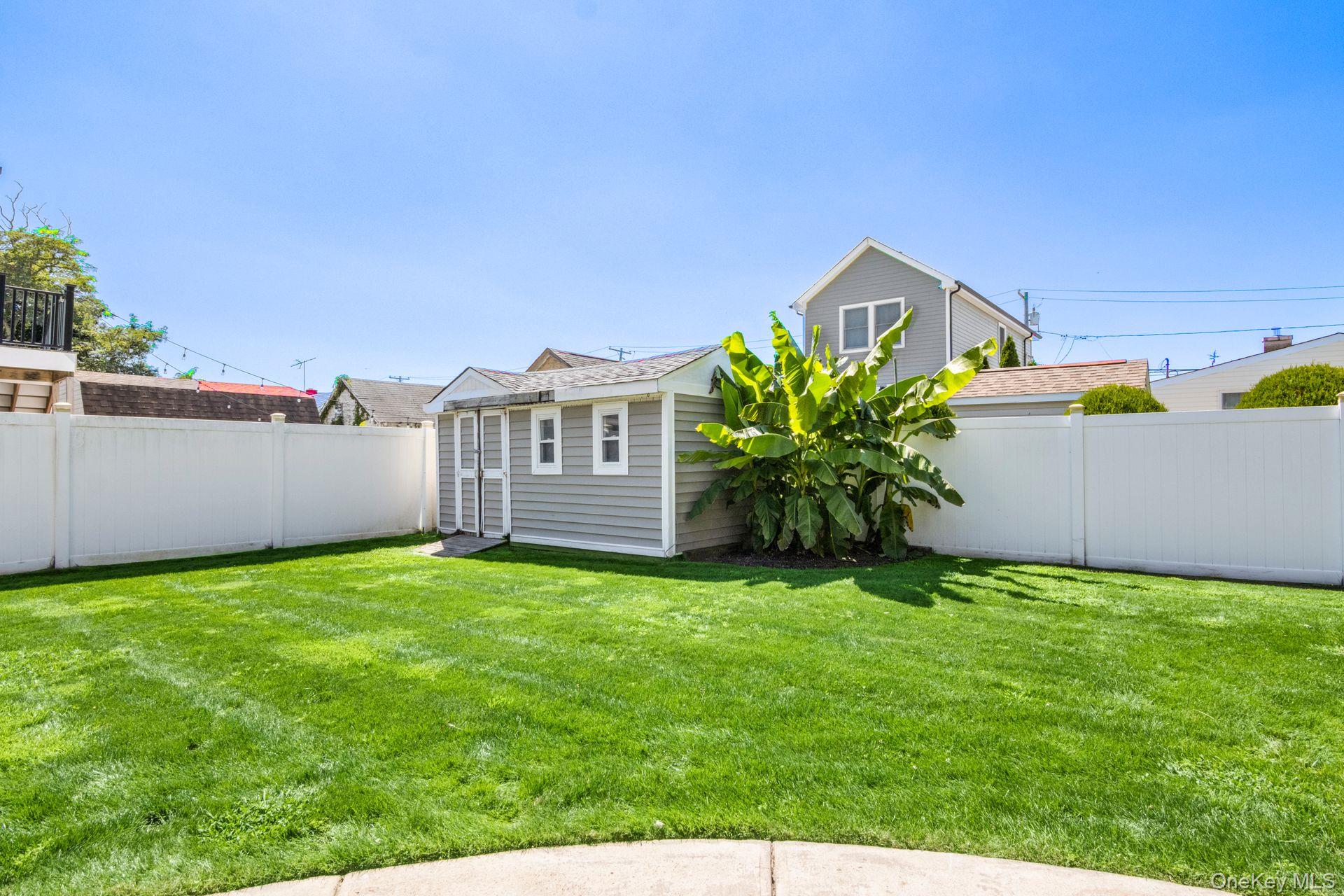 59 Western Concourse, Amity Harbor, NY 11701