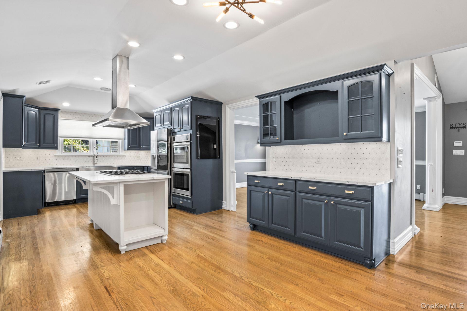 59 Western Concourse, Amity Harbor, NY 11701