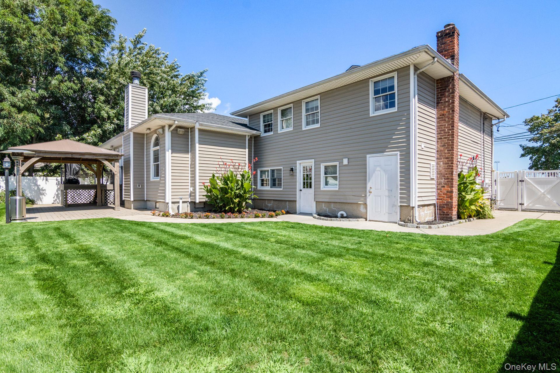 59 Western Concourse, Amity Harbor, NY 11701