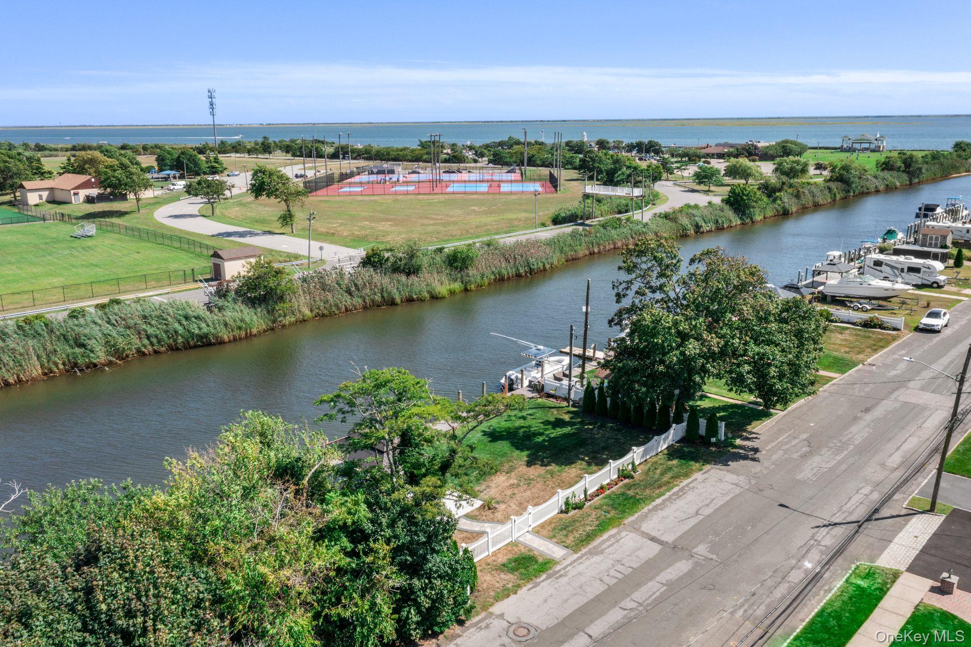 59 Western Concourse, Amity Harbor, NY 11701