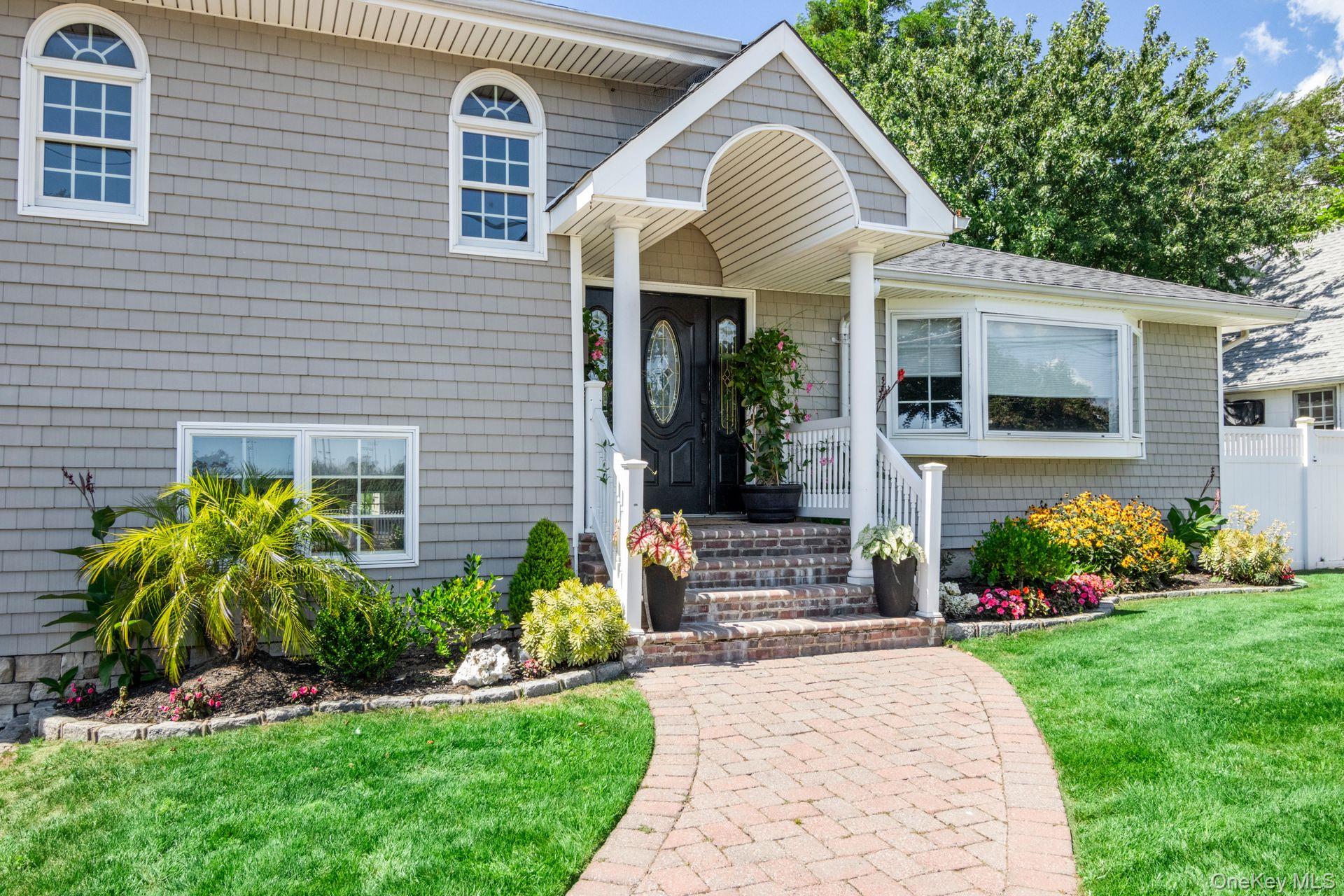 59 Western Concourse, Amity Harbor, NY 11701