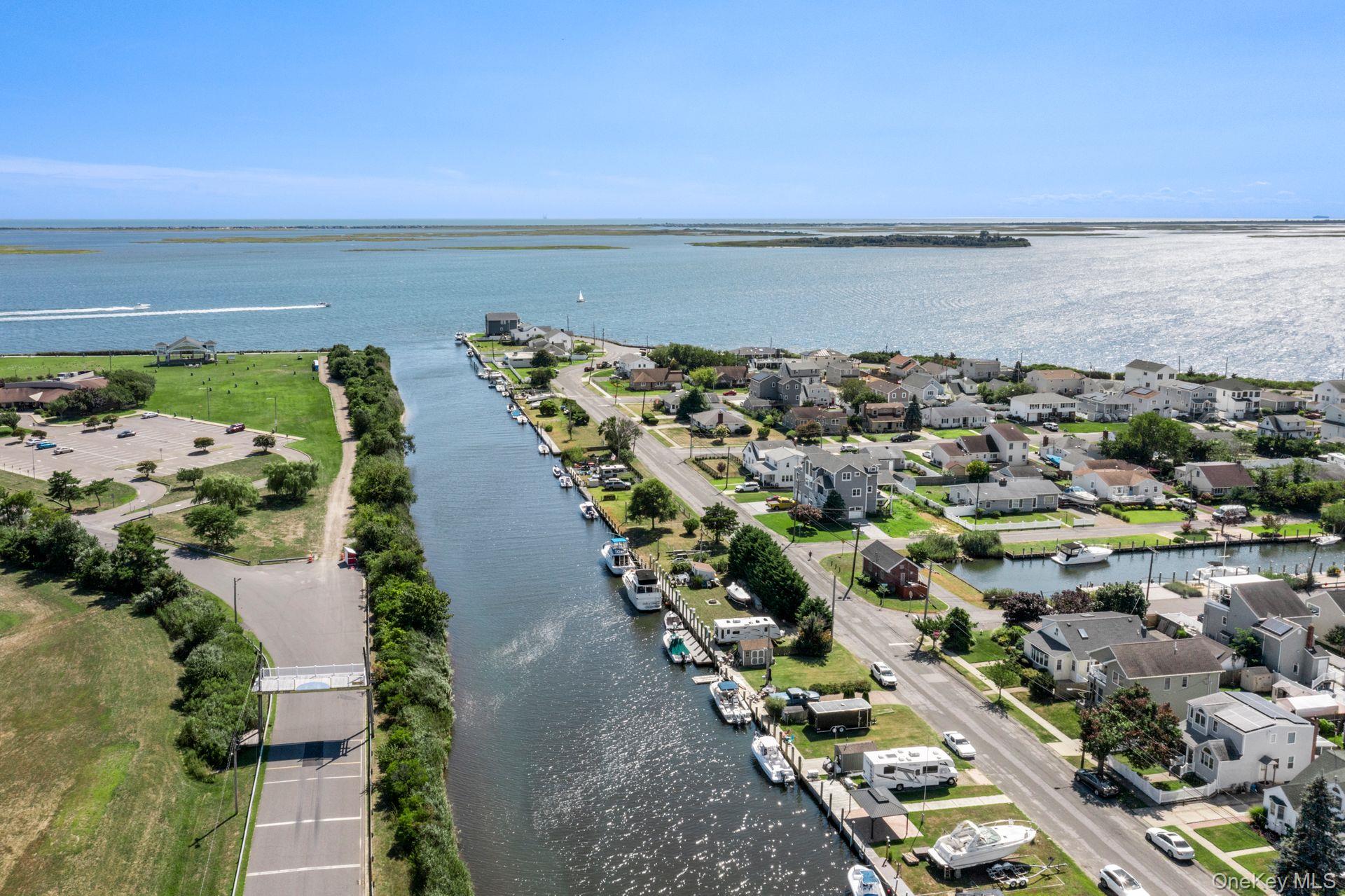 59 Western Concourse, Amity Harbor, NY 11701