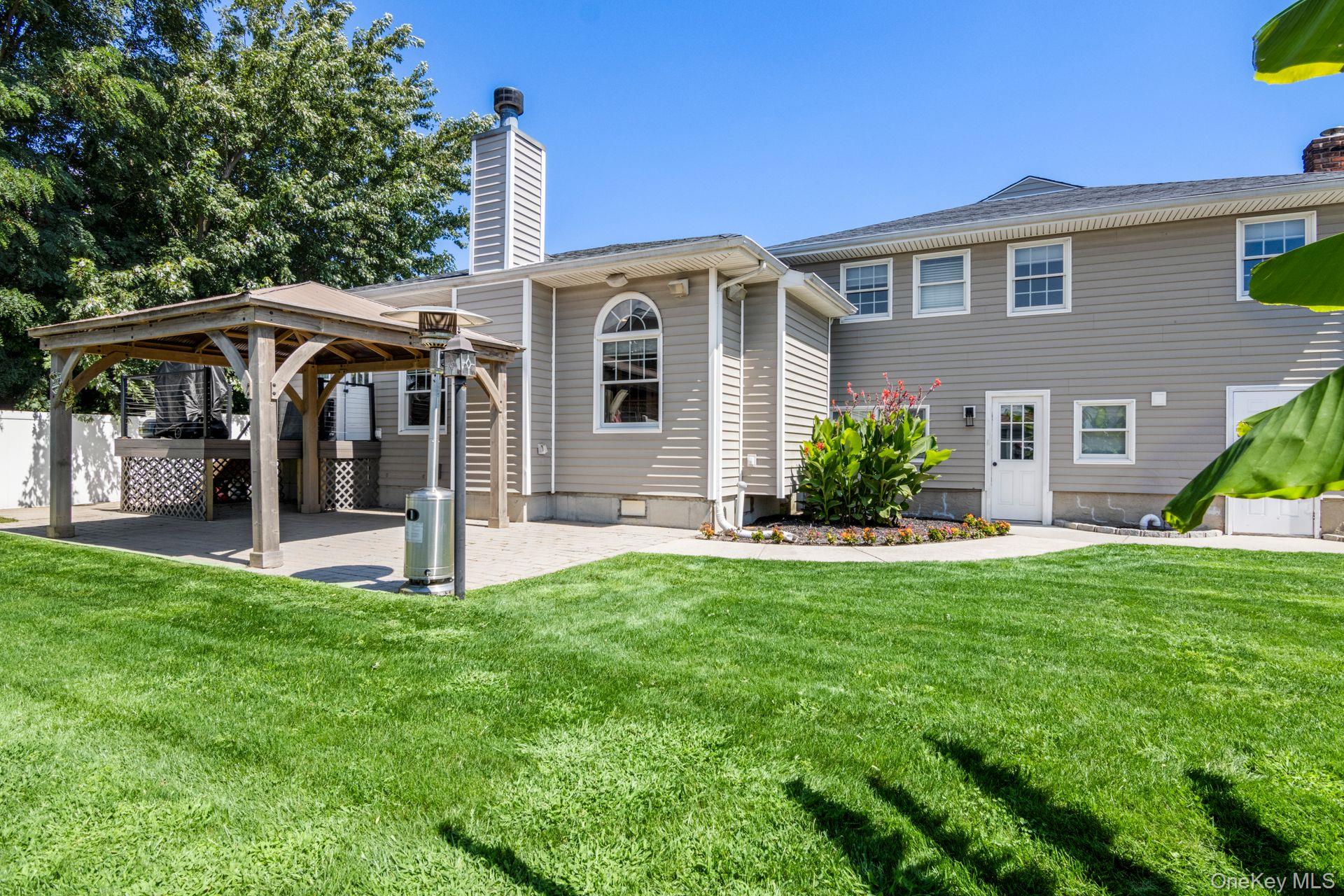 59 Western Concourse, Amity Harbor, NY 11701