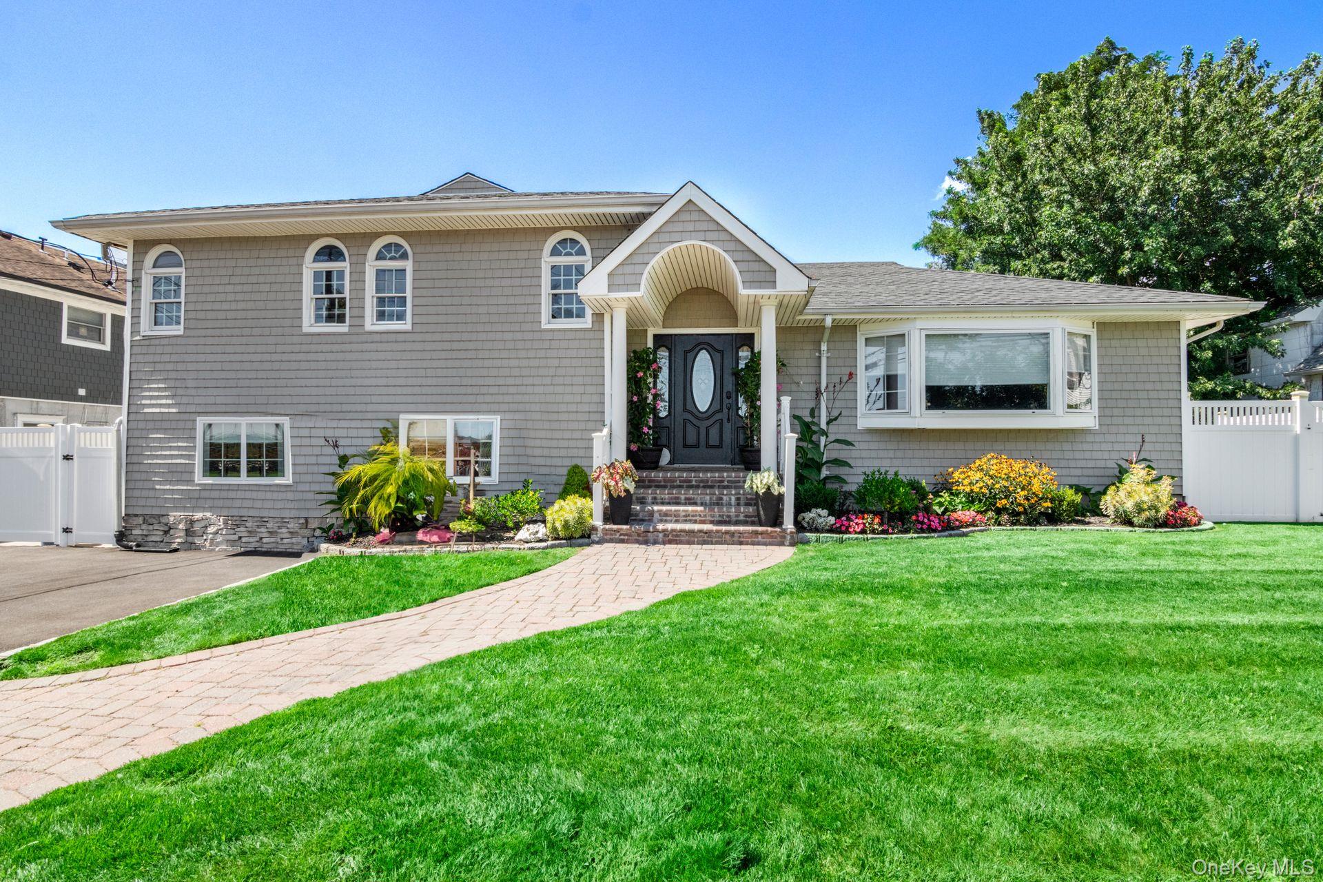 59 Western Concourse, Amity Harbor, NY 11701