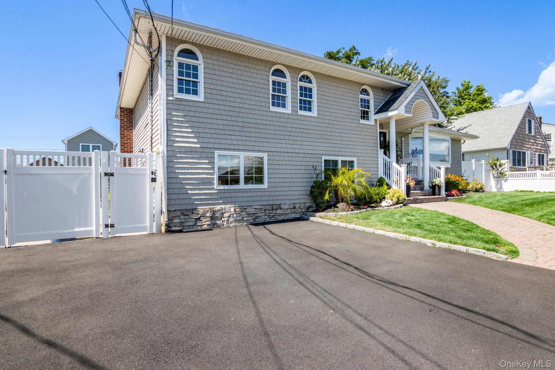 59 Western Concourse, Amity Harbor, NY 11701