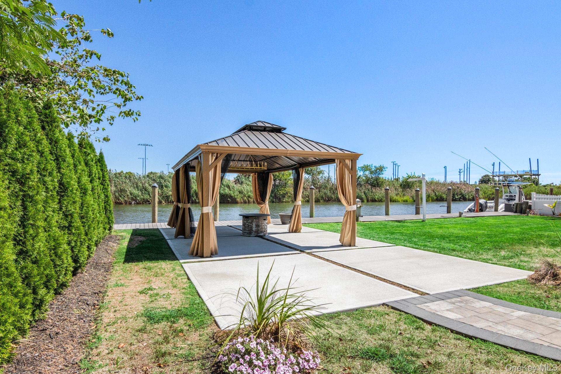 59 Western Concourse, Amity Harbor, NY 11701