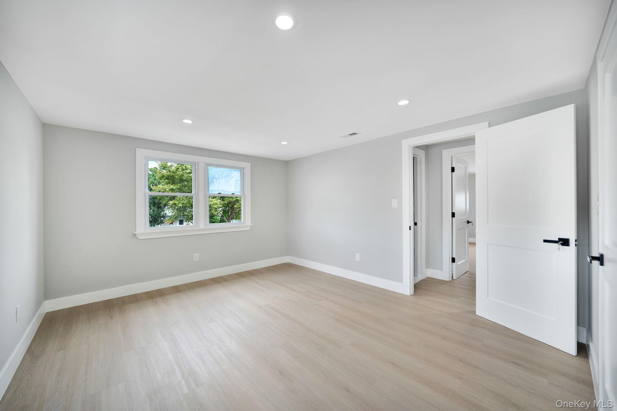 18 Mist Lane, Westbury, NY 11590