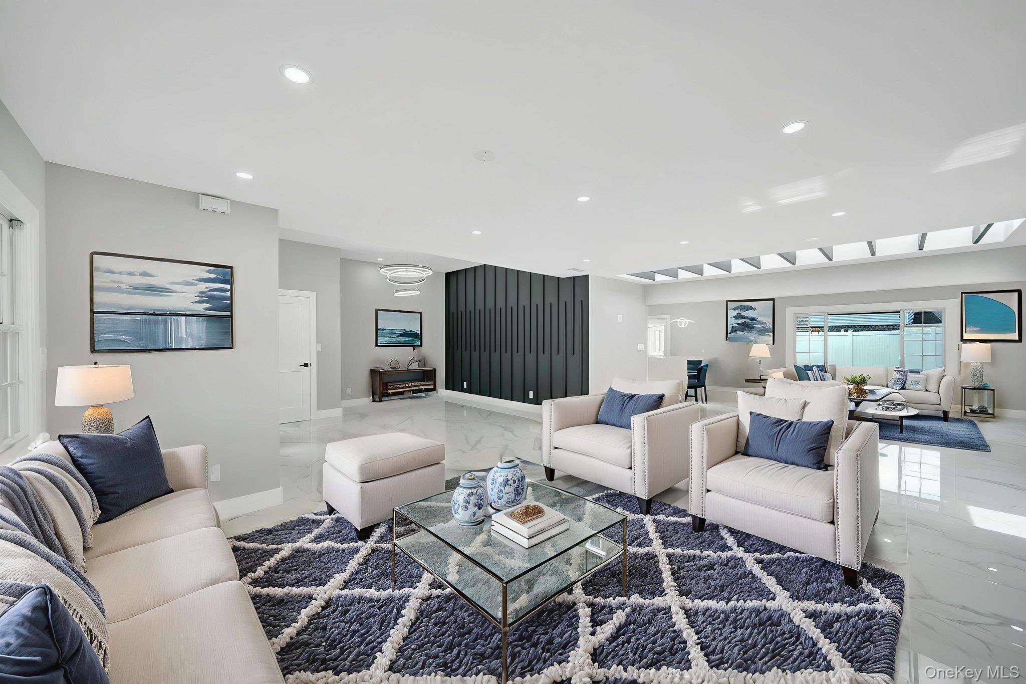 18 Mist Lane, Westbury, NY 11590