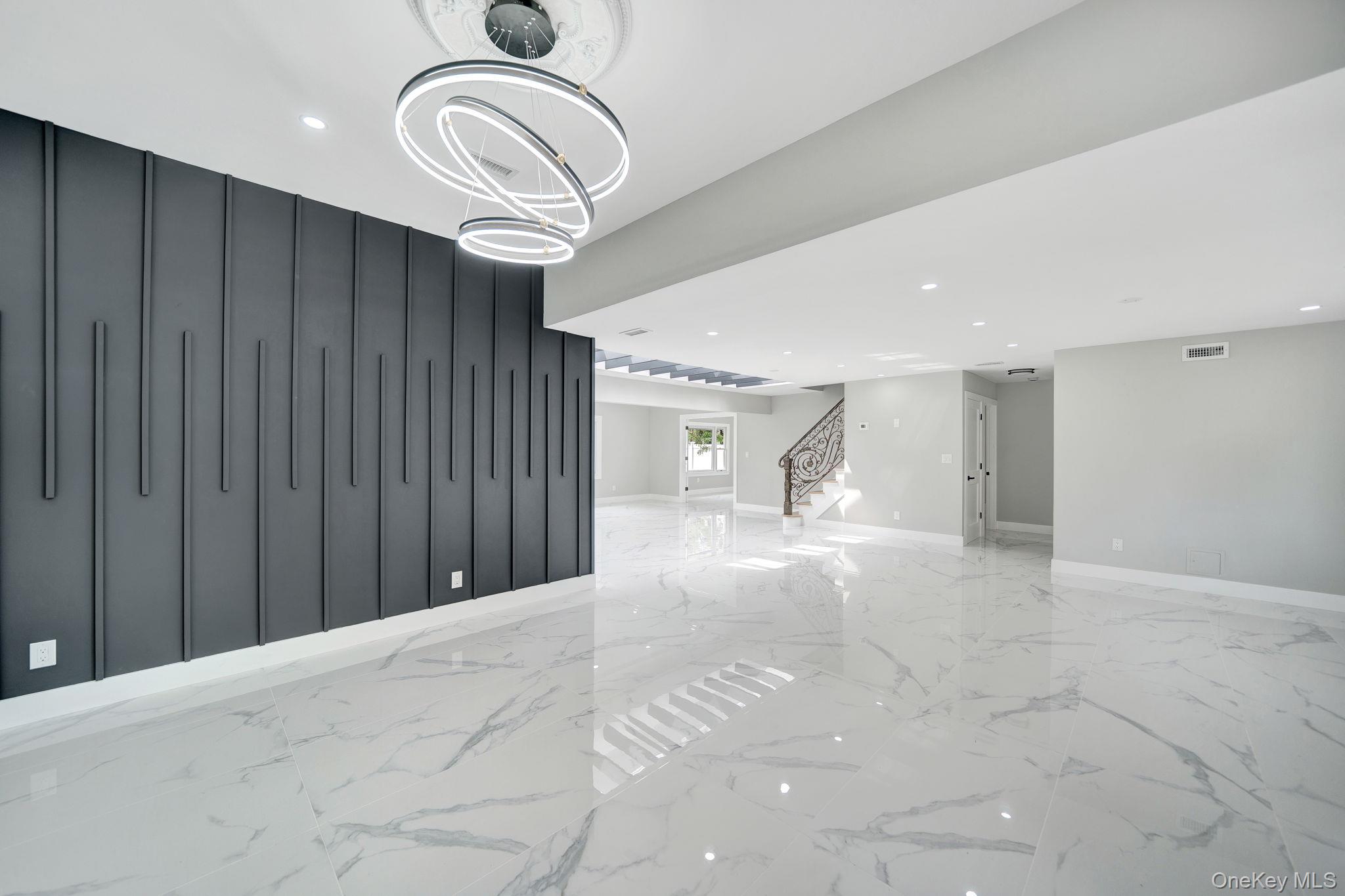 18 Mist Lane, Westbury, NY 11590