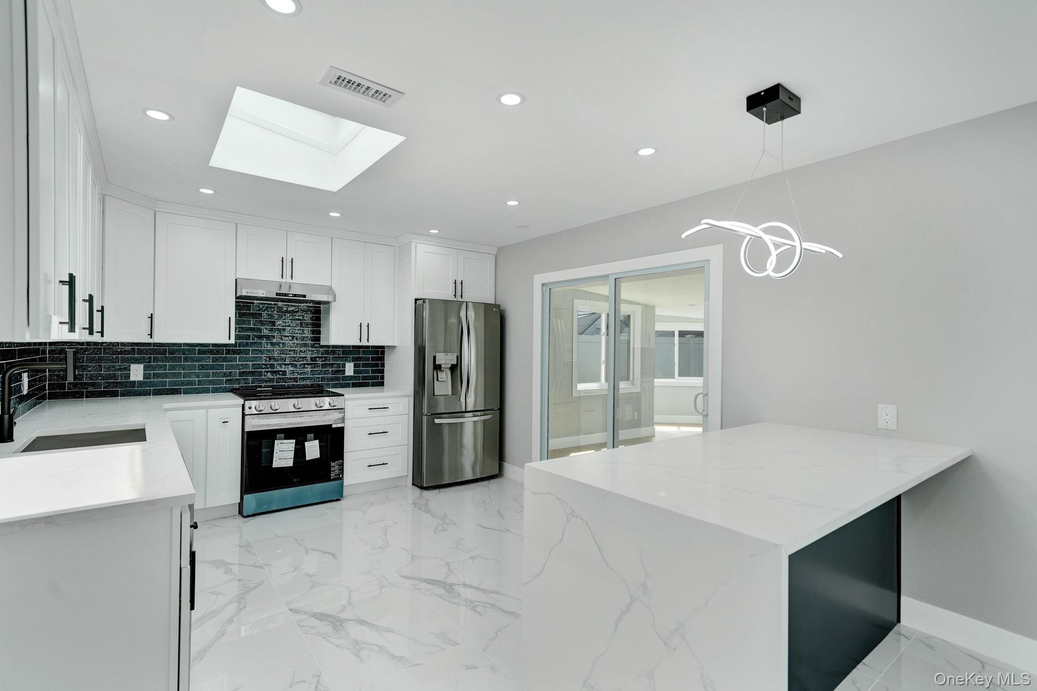 18 Mist Lane, Westbury, NY 11590