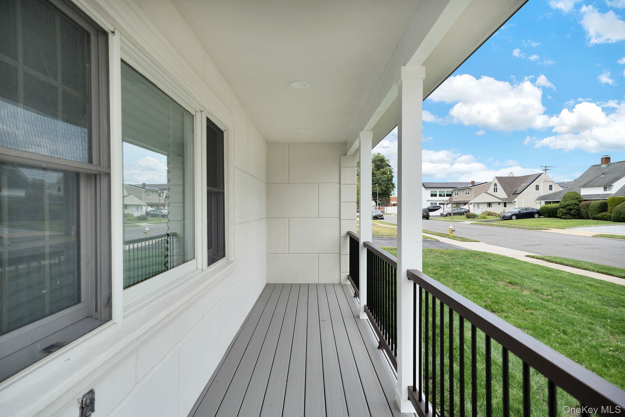 18 Mist Lane, Westbury, NY 11590