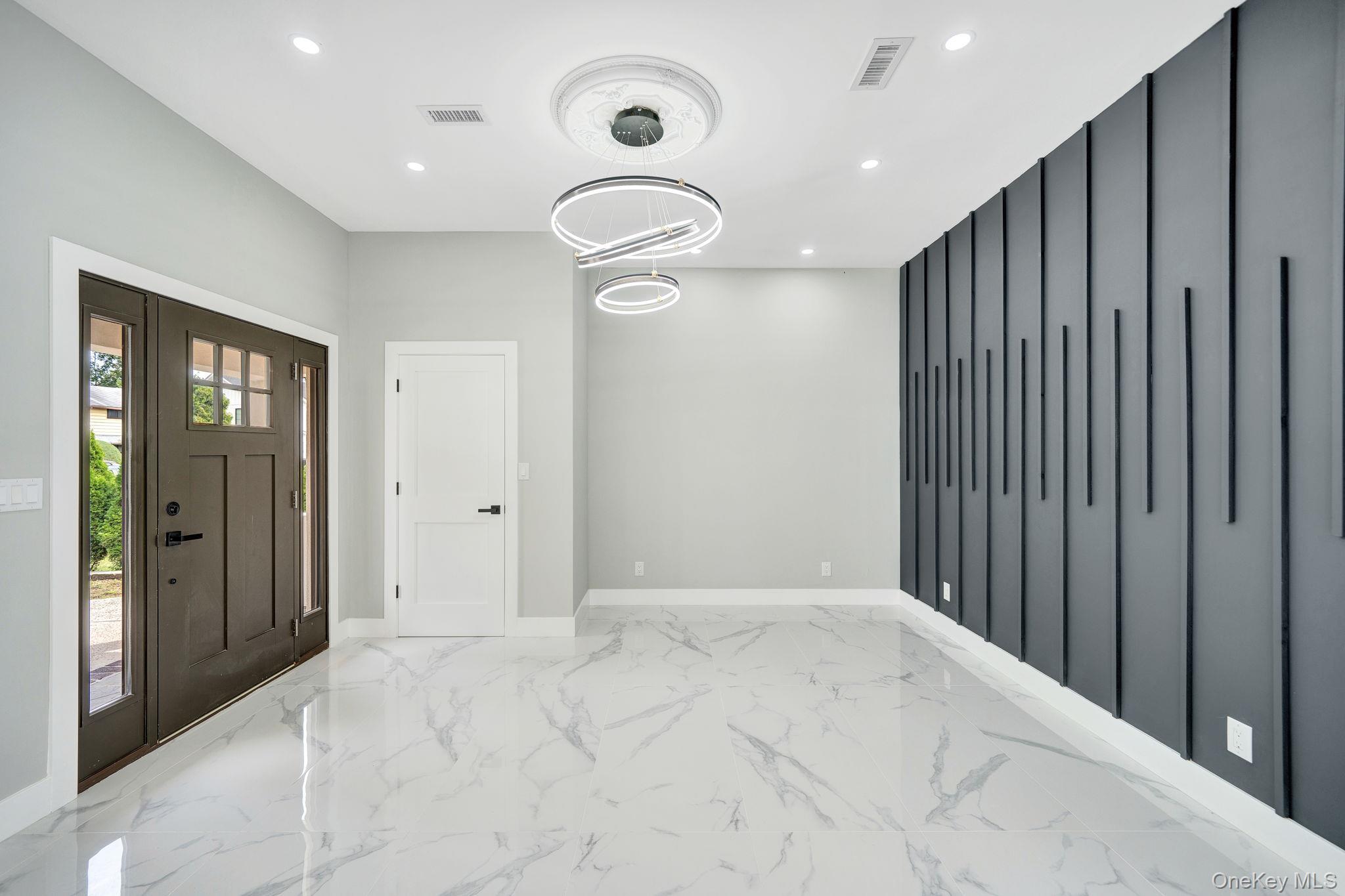 18 Mist Lane, Westbury, NY 11590