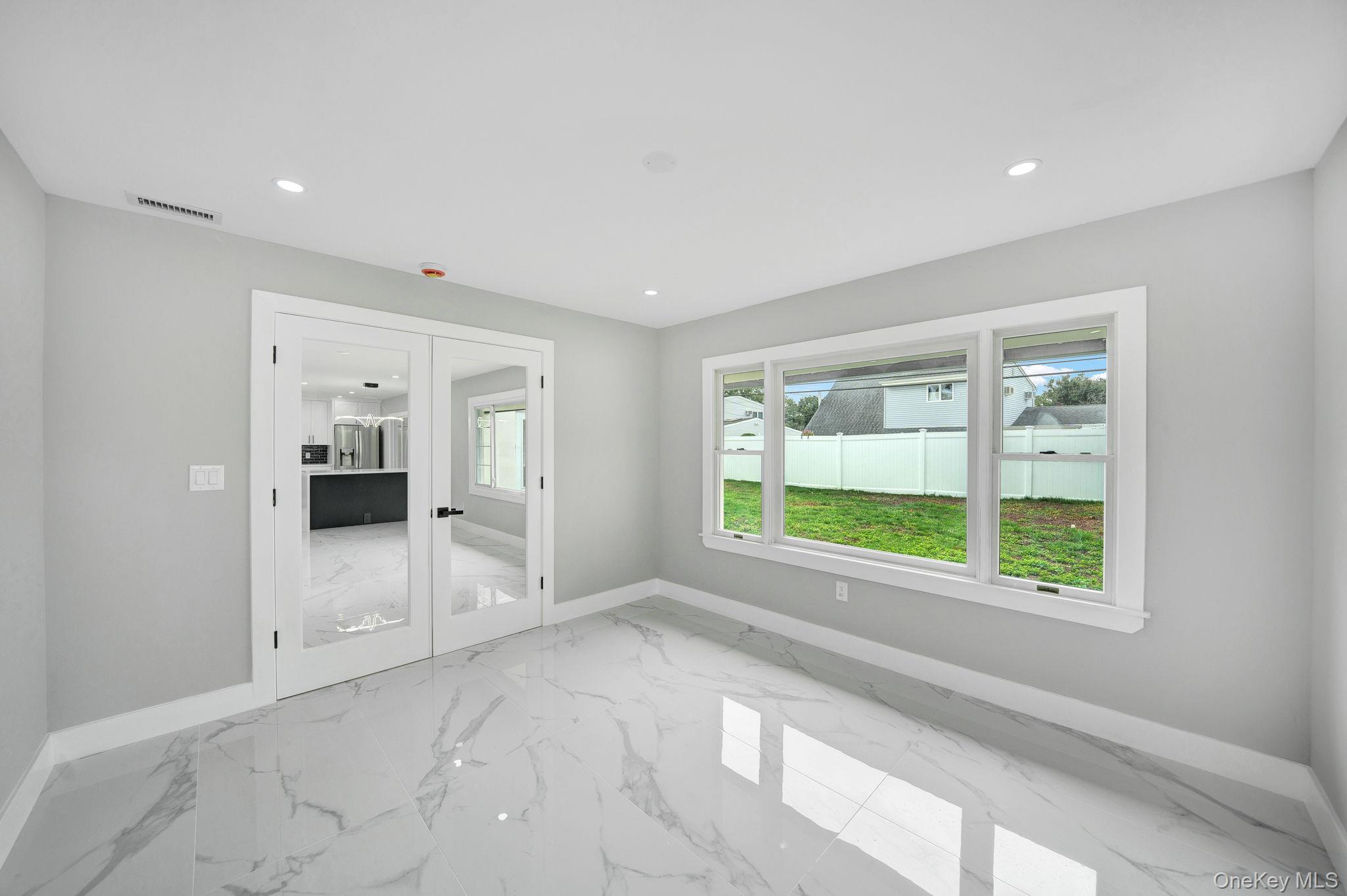 18 Mist Lane, Westbury, NY 11590