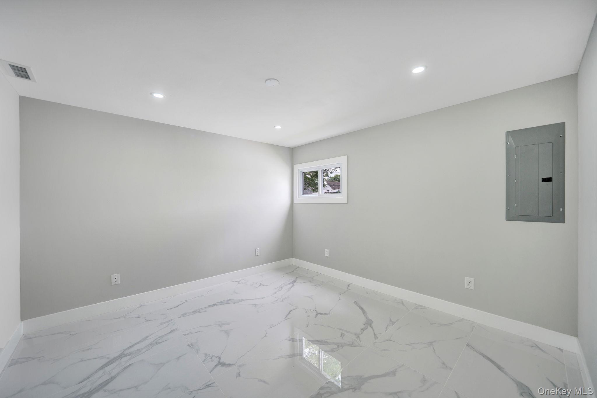 18 Mist Lane, Westbury, NY 11590