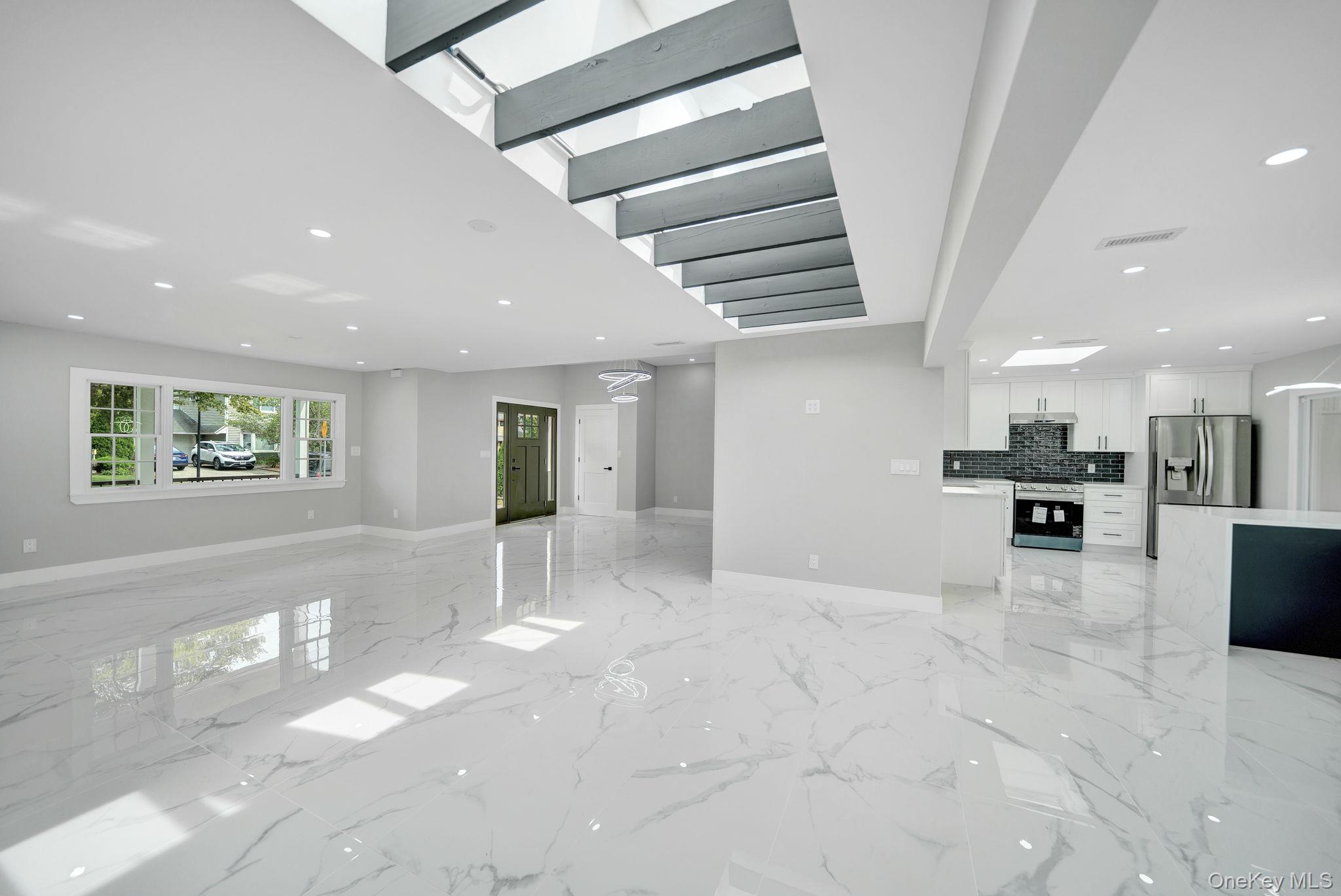 18 Mist Lane, Westbury, NY 11590