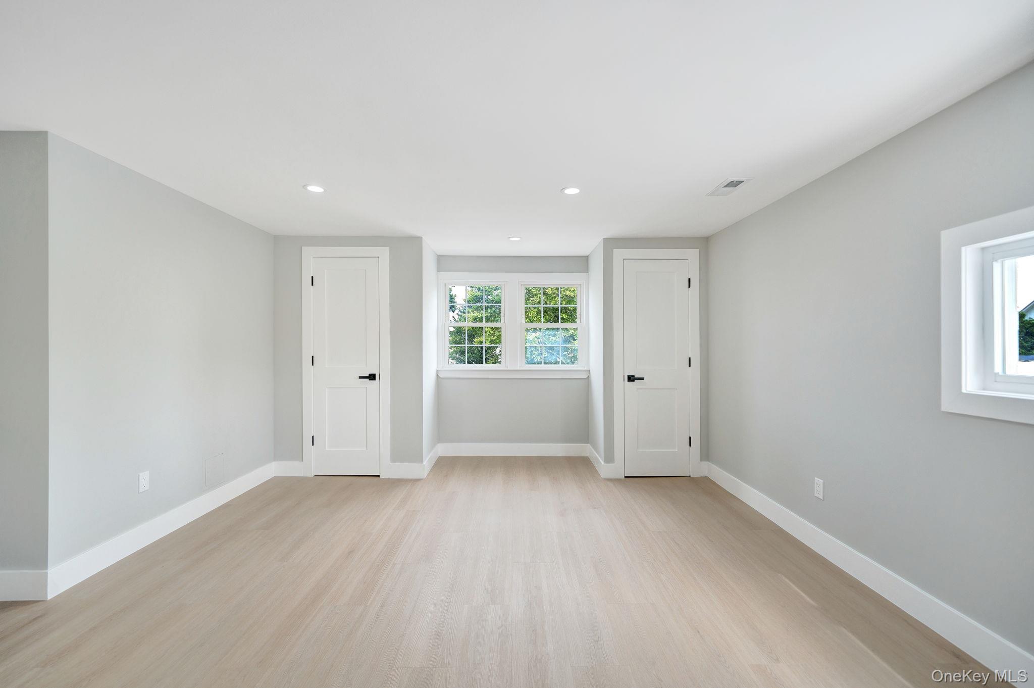 18 Mist Lane, Westbury, NY 11590