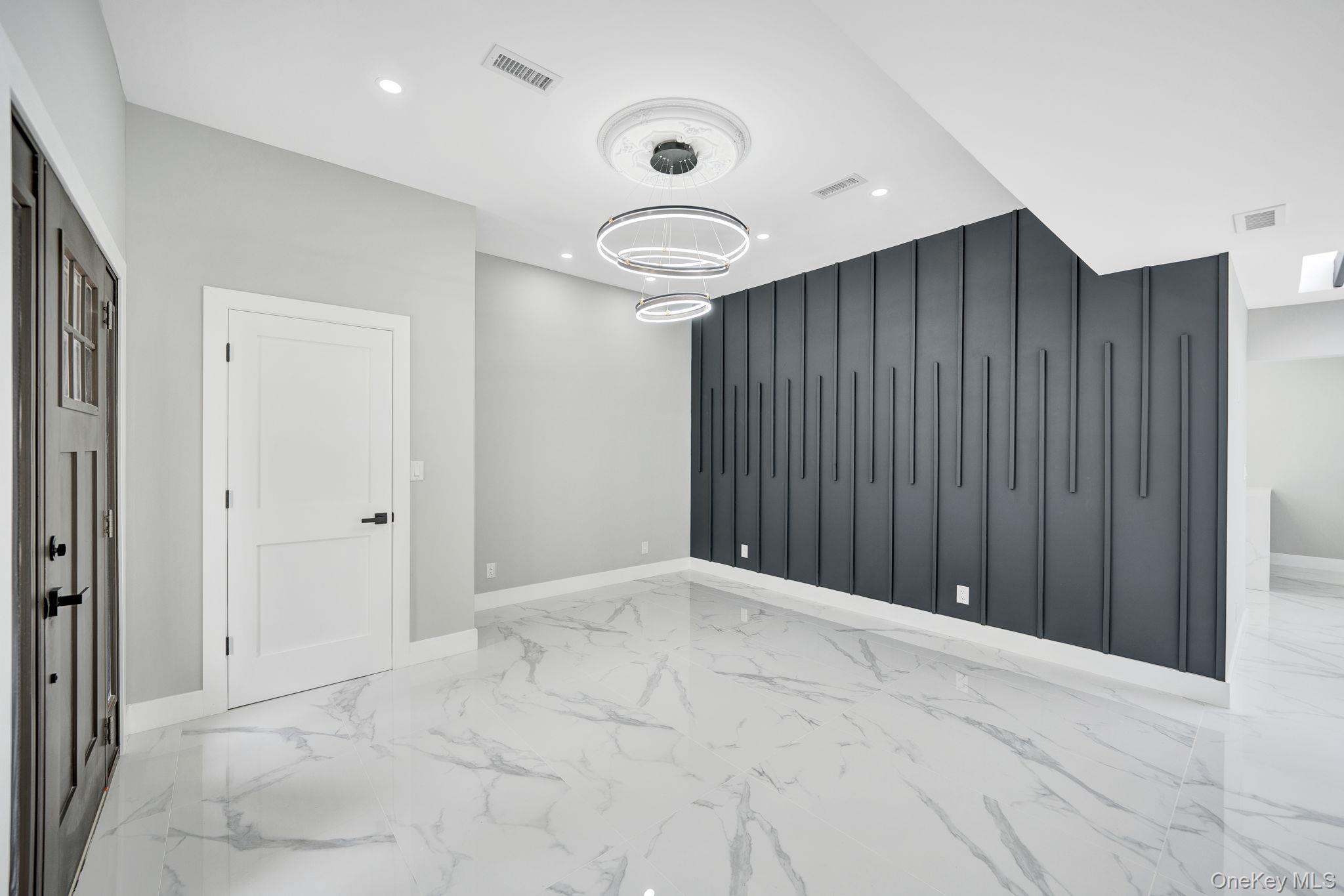 18 Mist Lane, Westbury, NY 11590