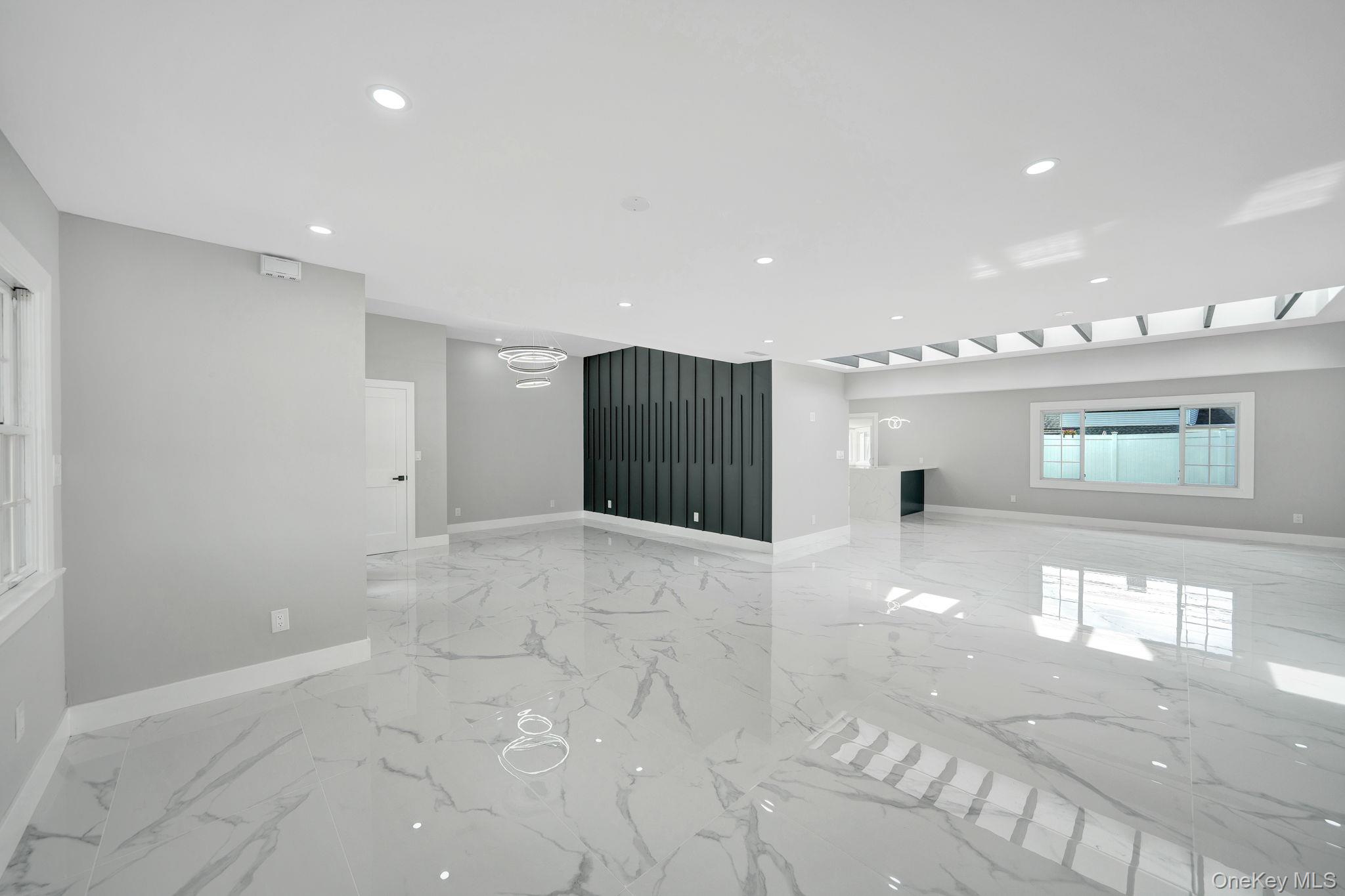 18 Mist Lane, Westbury, NY 11590