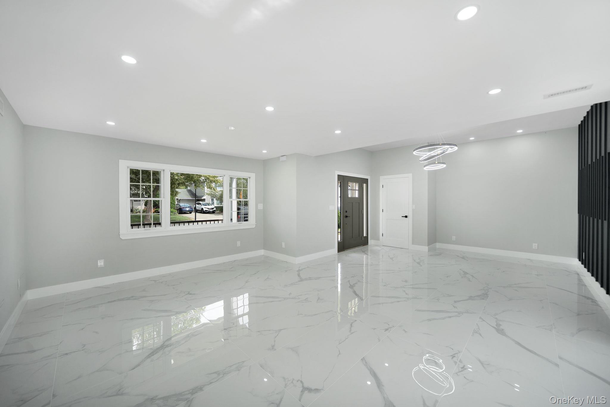 18 Mist Lane, Westbury, NY 11590