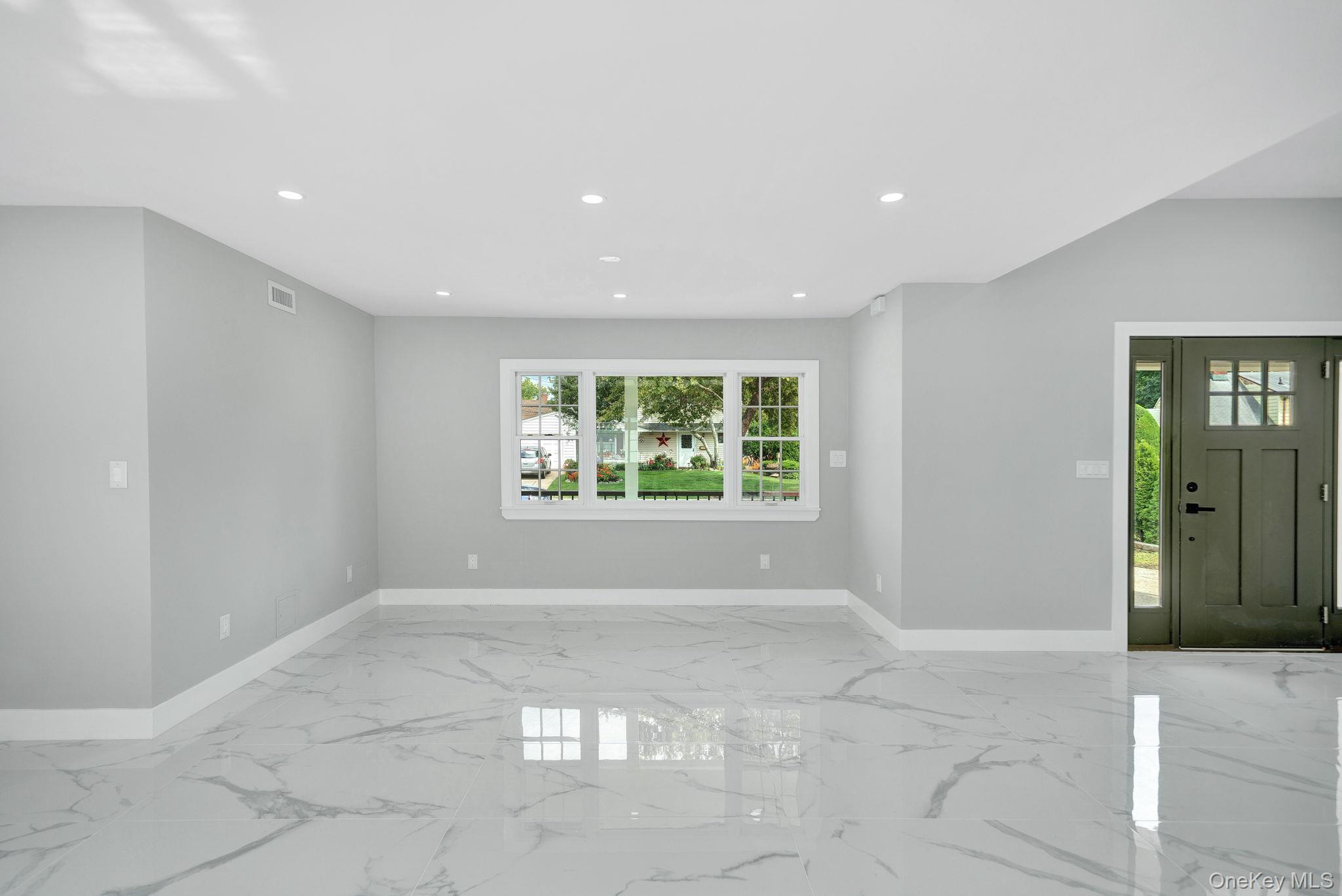 18 Mist Lane, Westbury, NY 11590