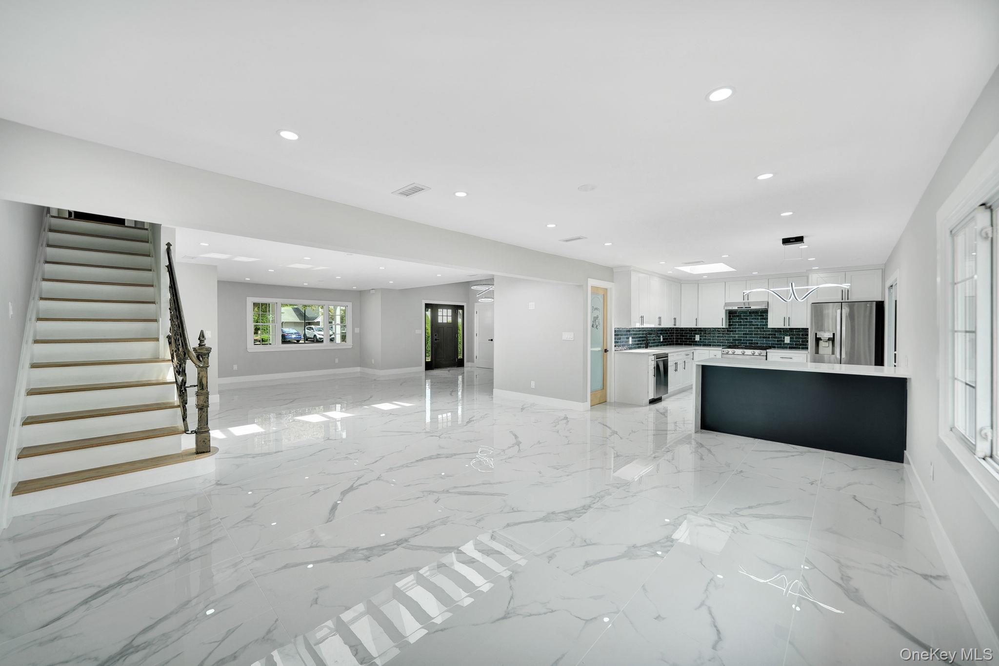 18 Mist Lane, Westbury, NY 11590