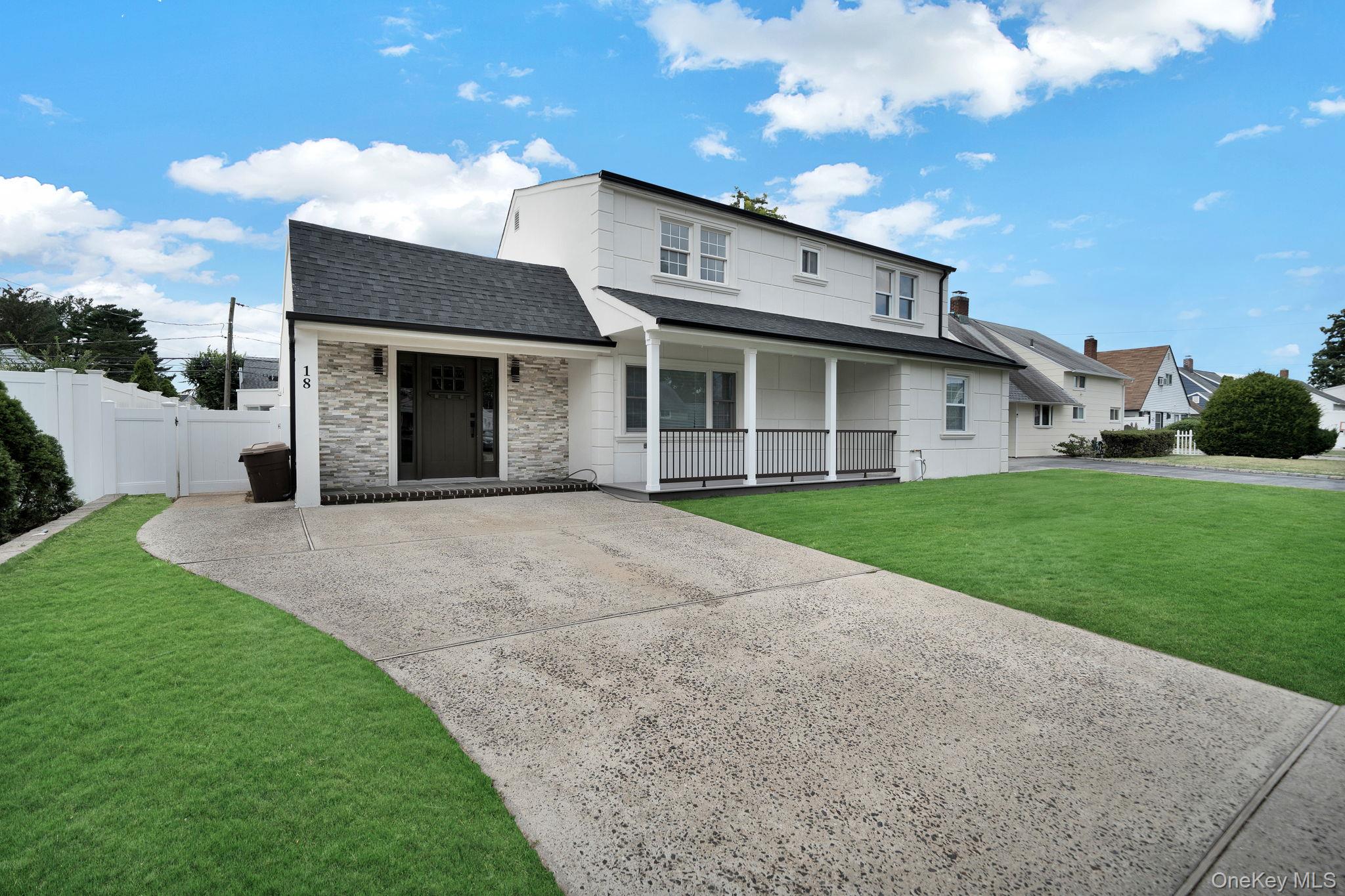 18 Mist Lane, Westbury, NY 11590