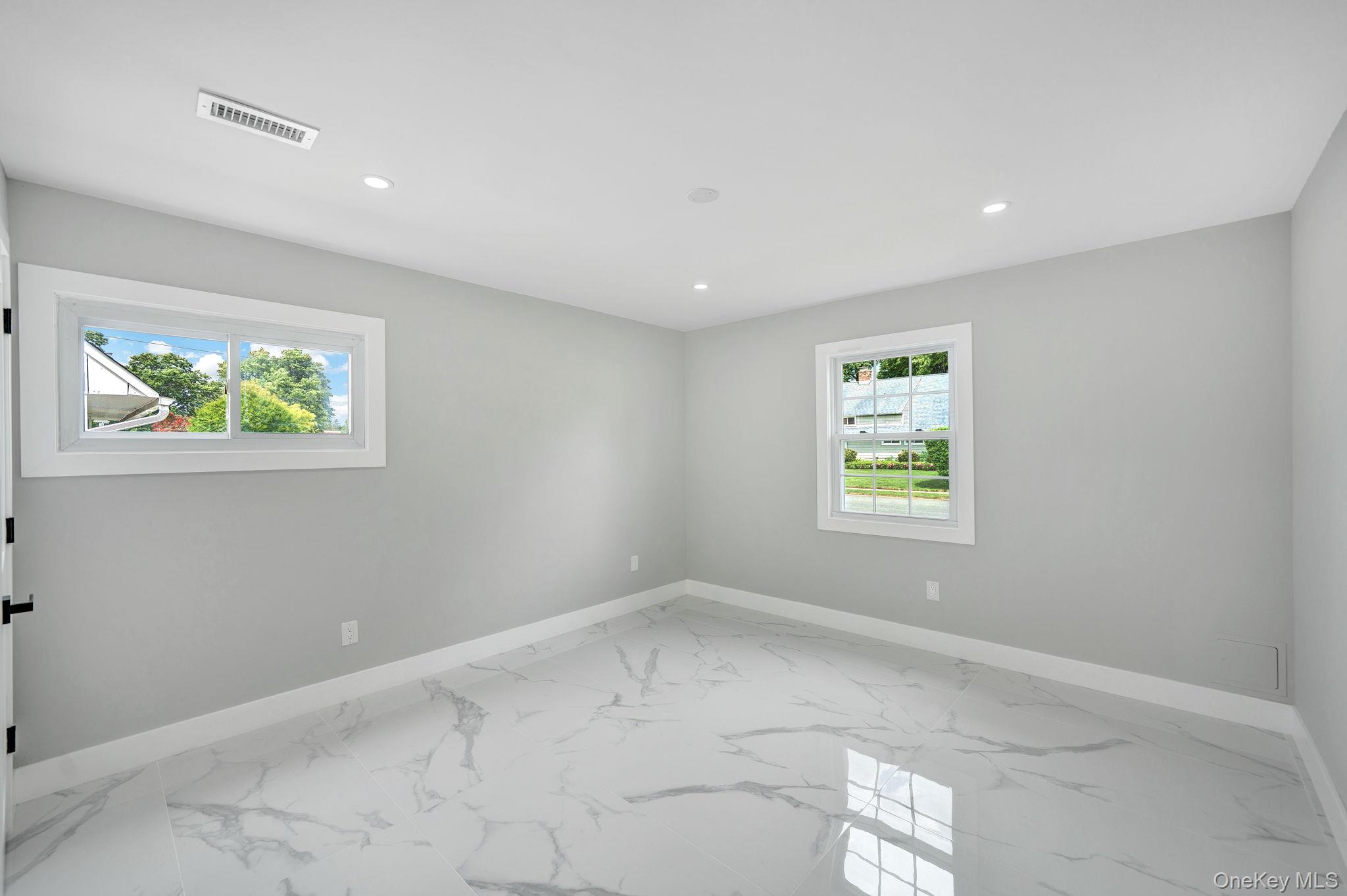 18 Mist Lane, Westbury, NY 11590